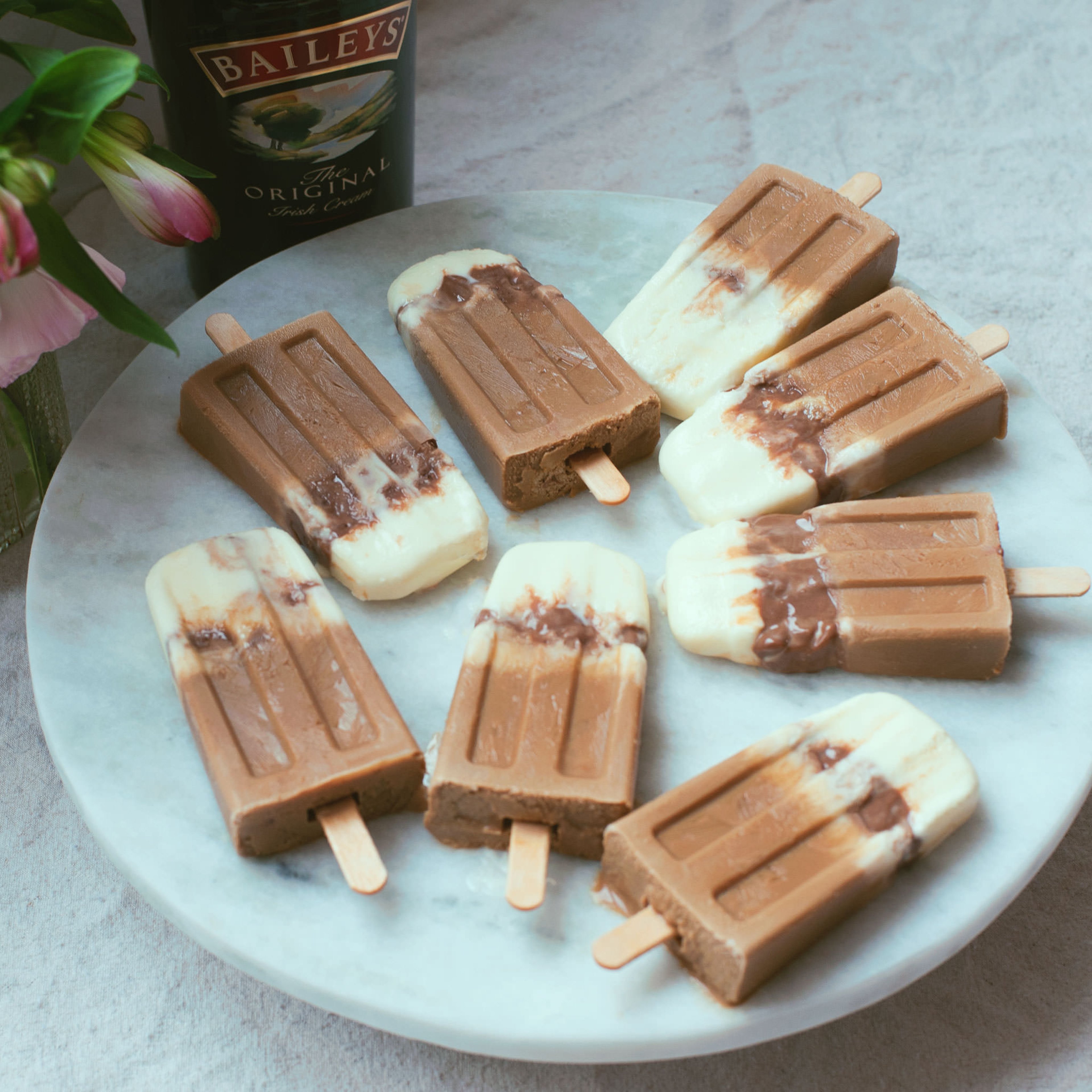 Beschwipstes Schoko-Kaffee-Eis am Stiel