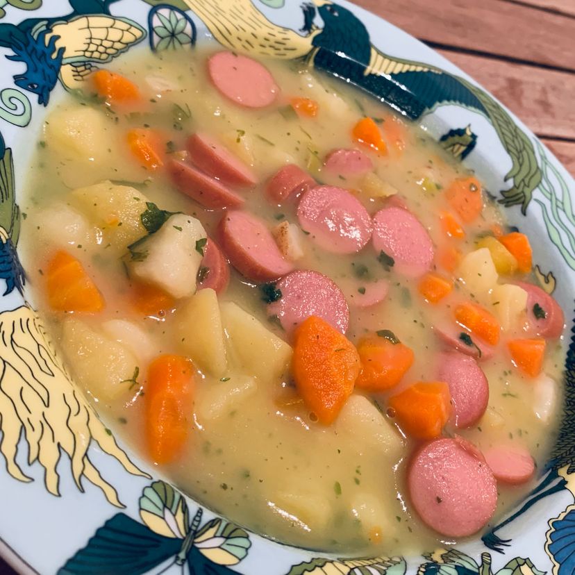 Kartoffelsuppe mit Würstchen