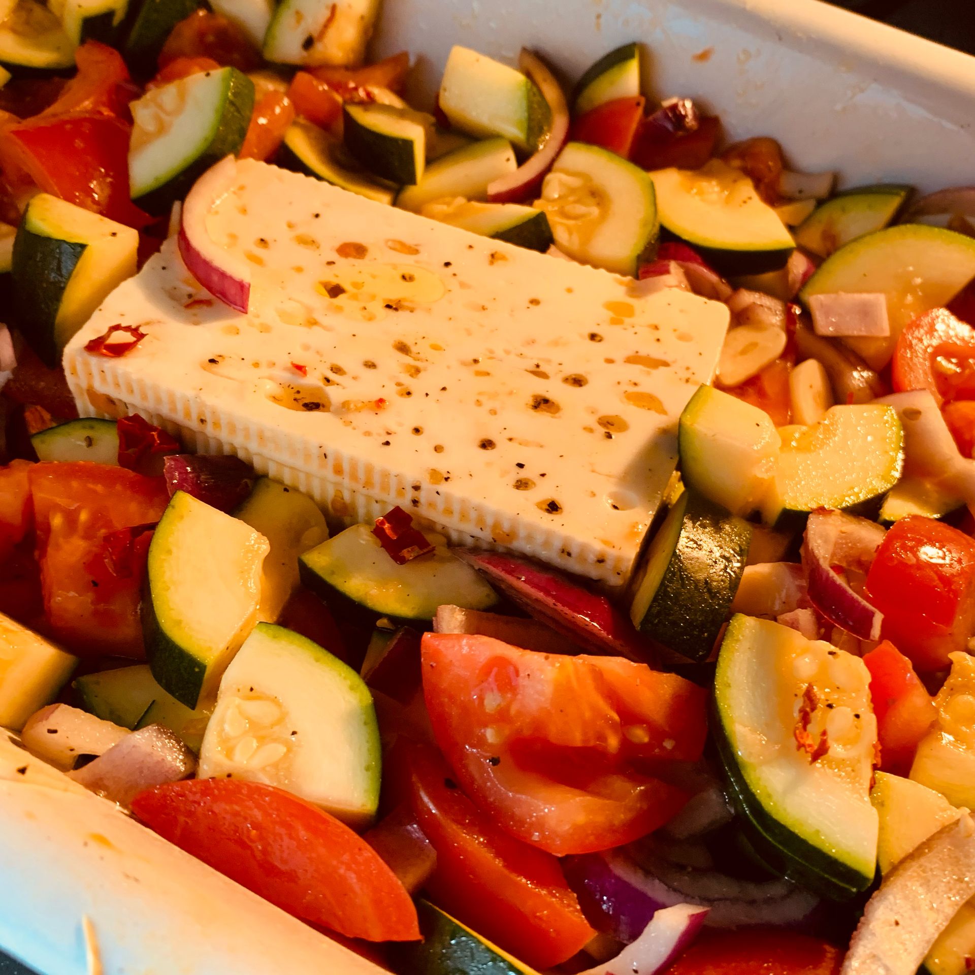 Einfache Spaghetti mit FetaTomateZucchini (Tik Tok) Rezept