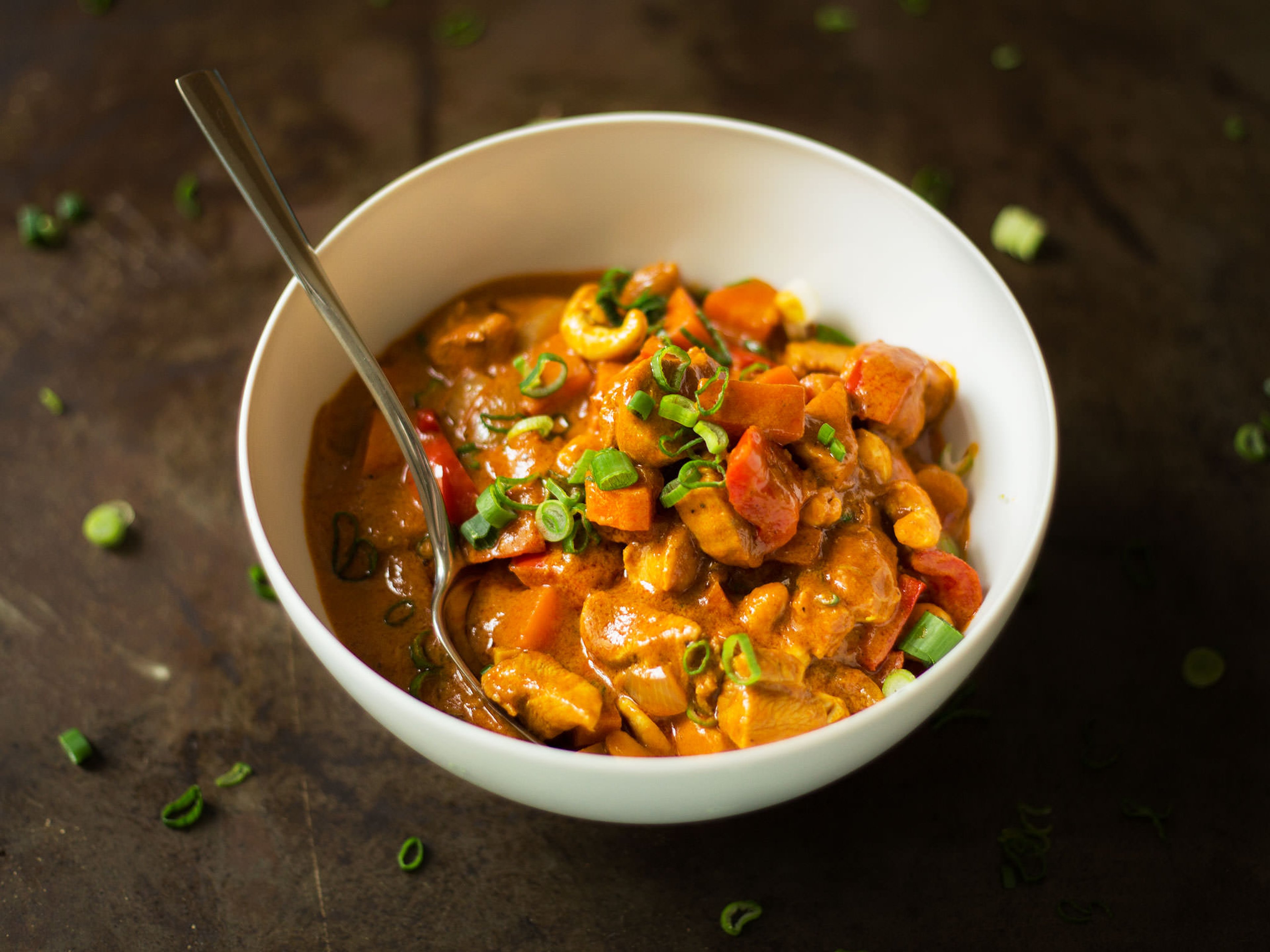 Butter chicken in mildly spiced tomato sauce