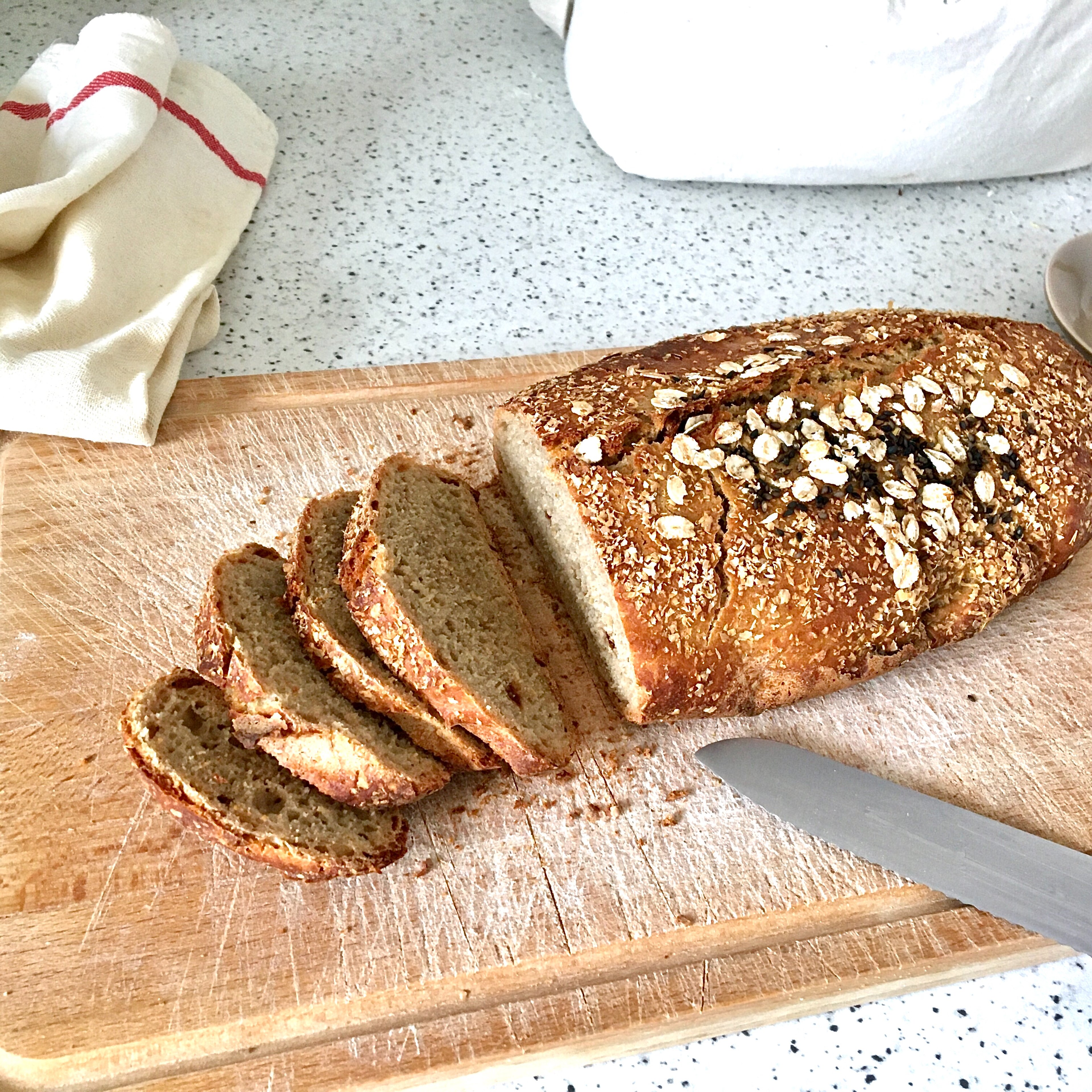 No Knead Oat & Date Bread