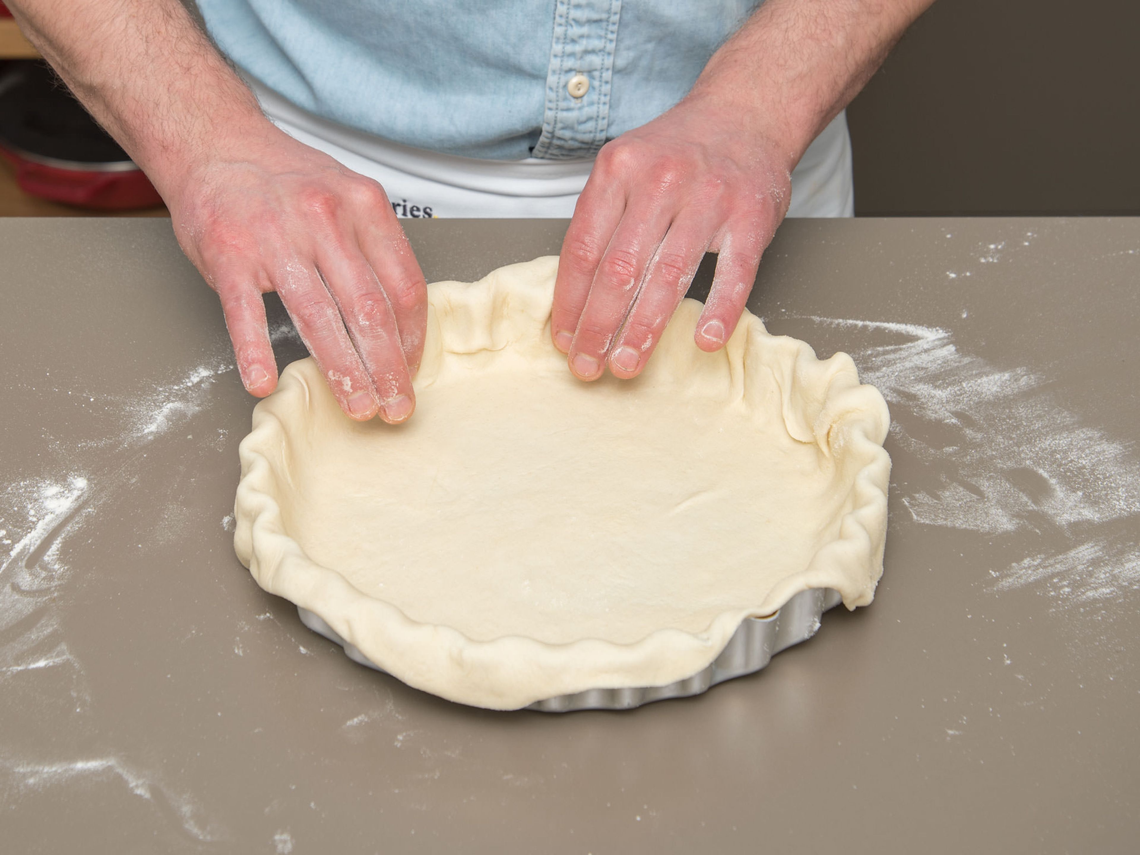 Pre-heat oven to 200°C/390°F. In a bowl, mix sour cream, flour, oil, and milk, and knead everything together until a dough forms. Roll out ¾ of the dough. Fit the dough into the tart pan.