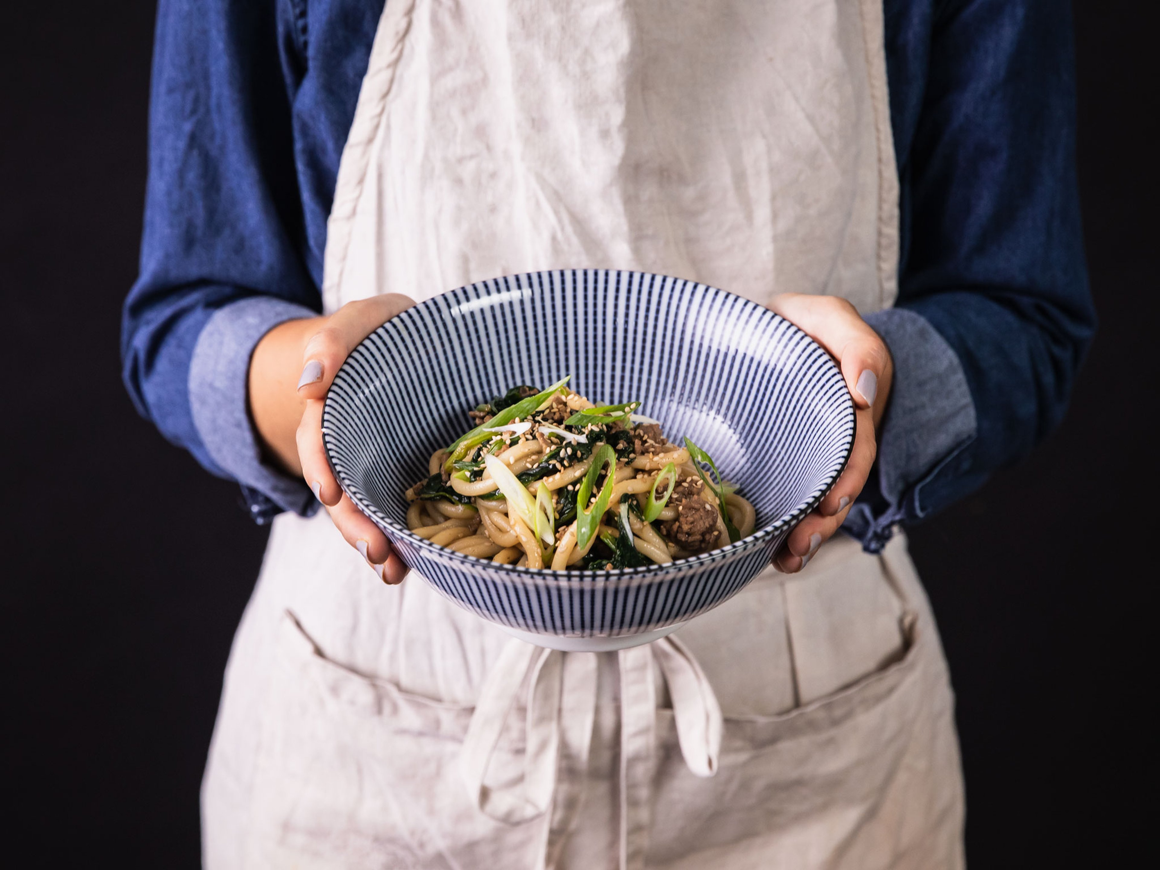 5-ingredient stir-fried udon noodles with spinach and beef