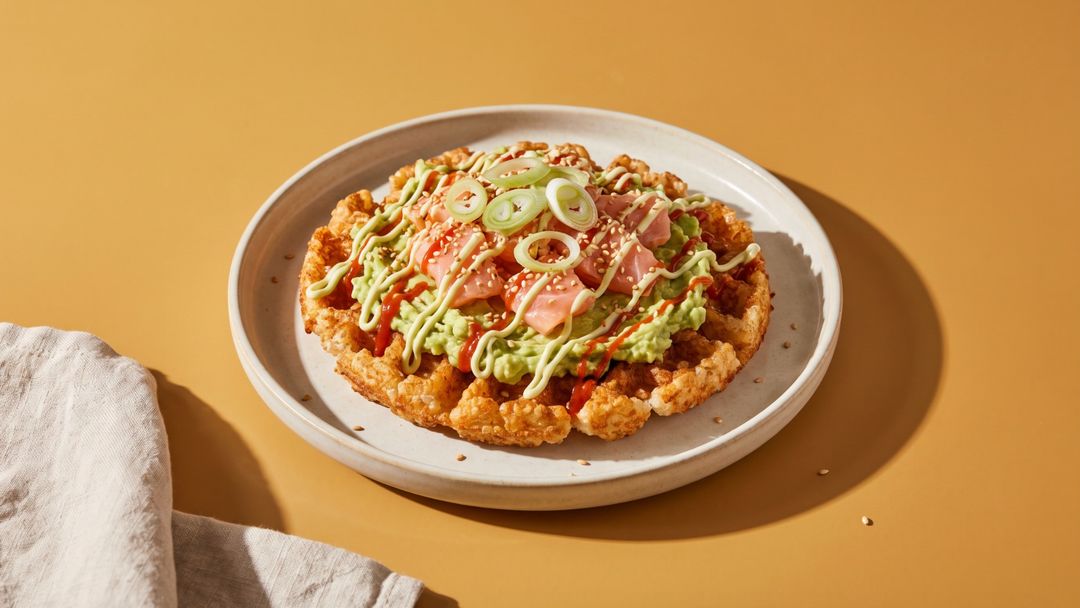 Knusprige Sushi-Waffeln mit Lachs: das beste Upgrade für übrig gebliebenen Reis