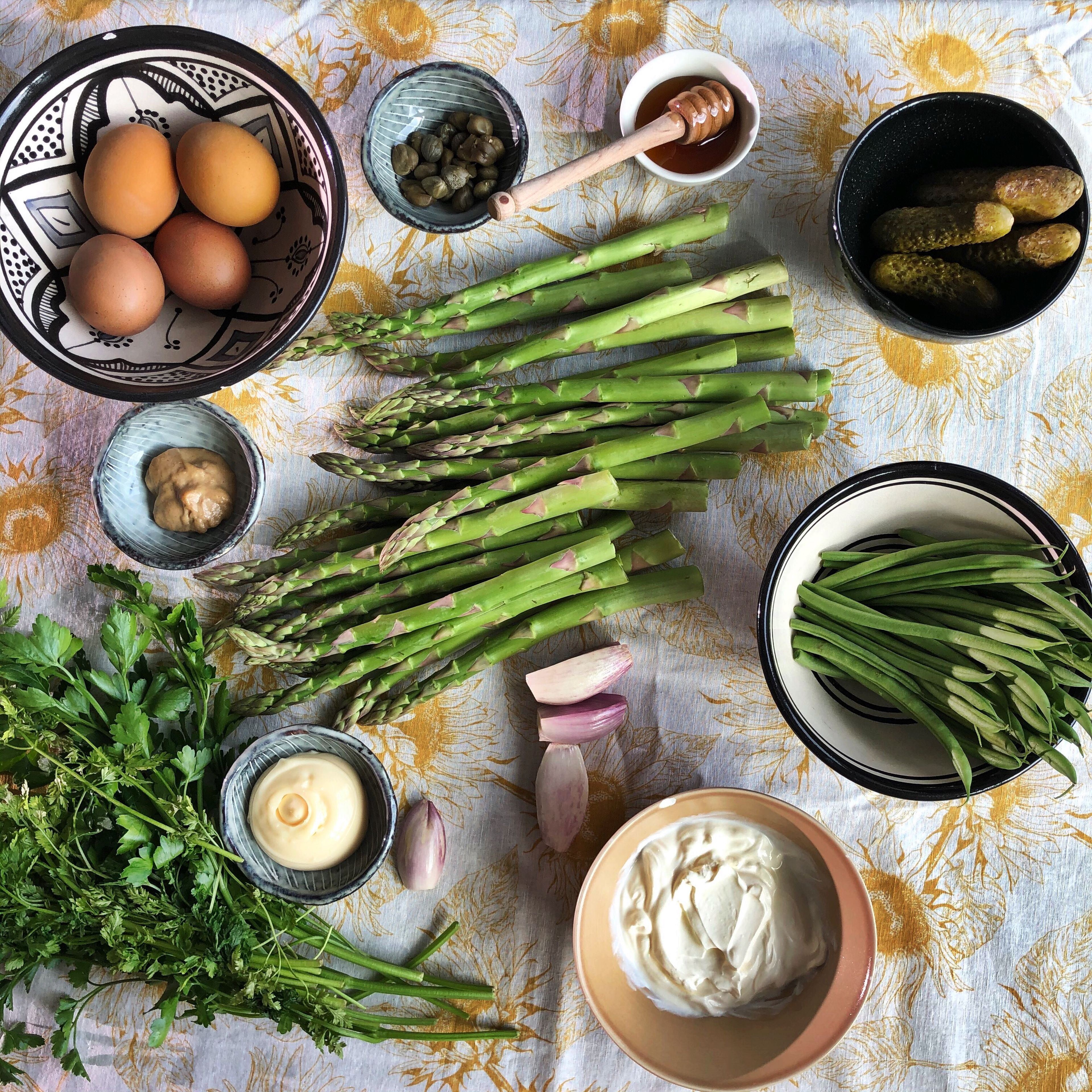 Weigh all ingredients. Cut the ends off the asparagus. Peel the shallots and peel the eggs.