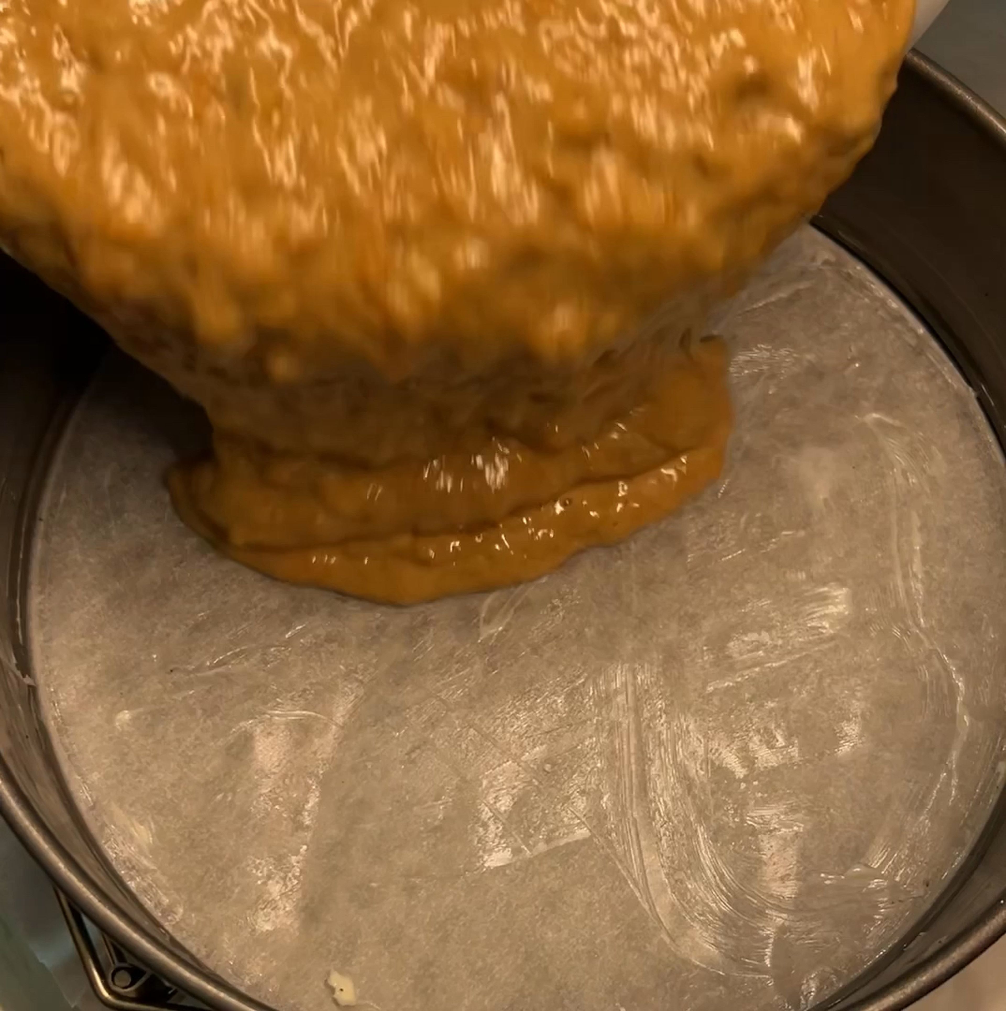 Cover the bottom of the round baking pan (diameter 20cm) with parchment paper and grease the sides and the bottom. Pour the cake butter into the pan and drop the pan on the kitchen counter a couple of times to force the air in the mixture to come to the surface in order to avoid bubbles in the dough.