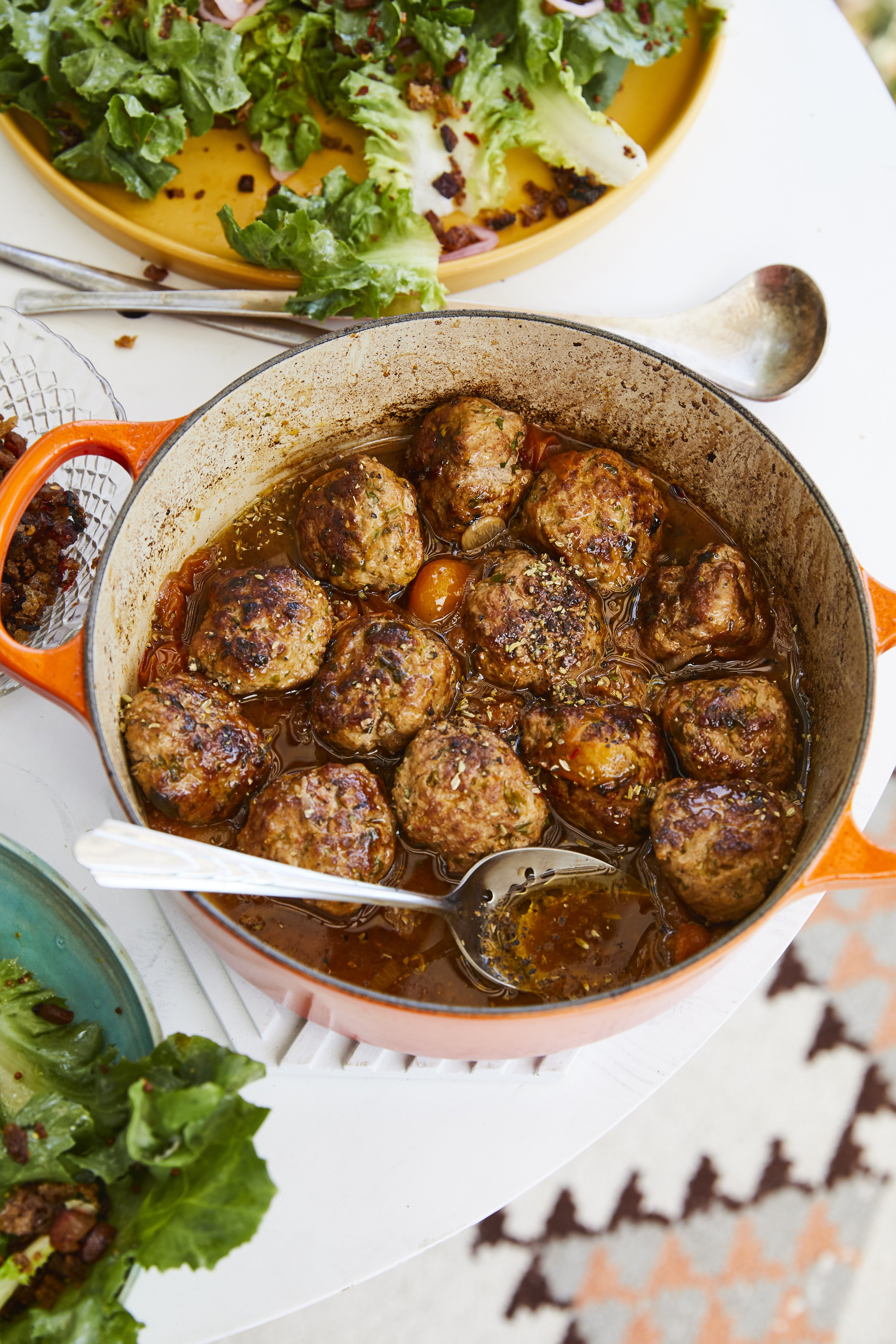 Scharfe, fenchelwürzige Fleischbällchen in Tomatensauce