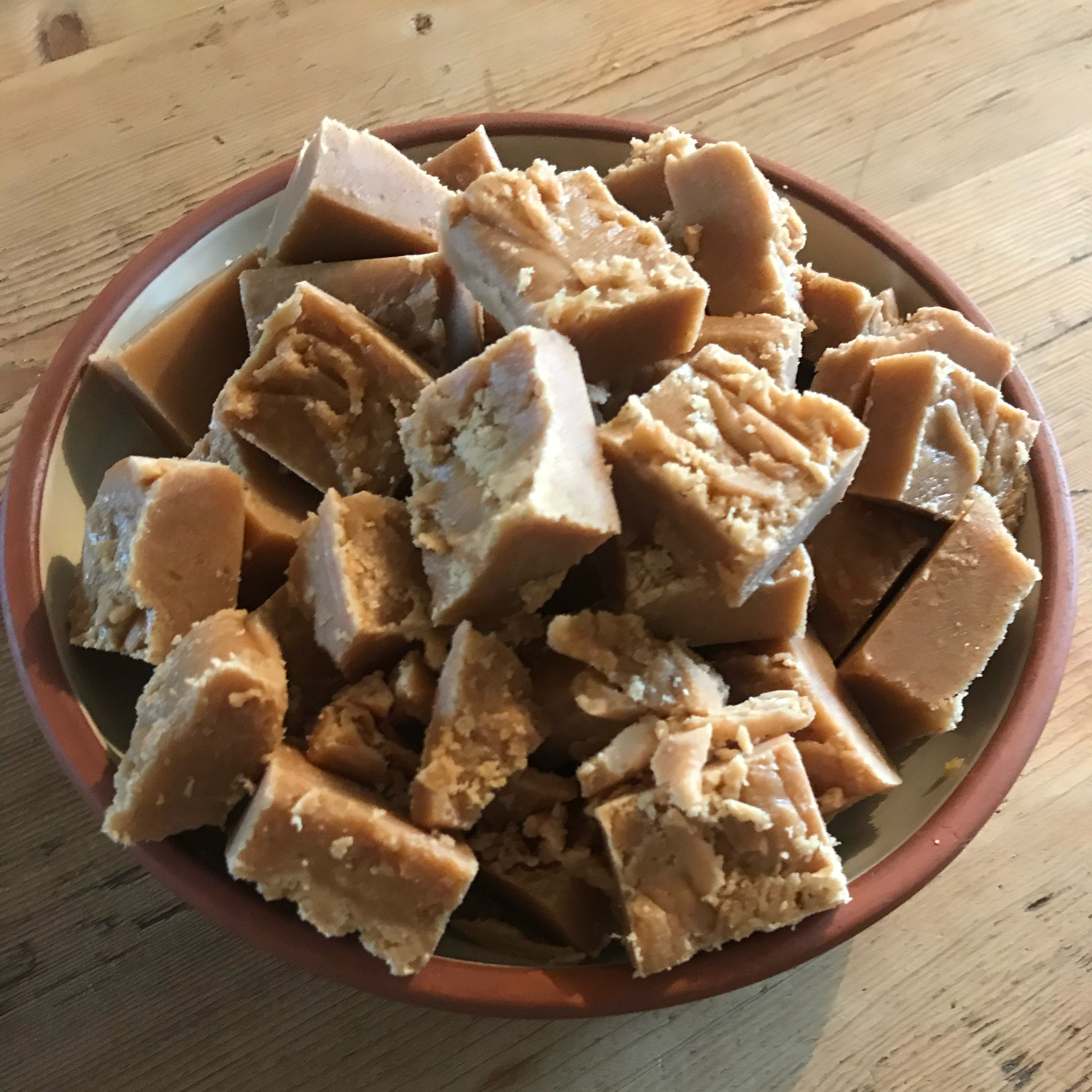 Crumbly gluten free fudge