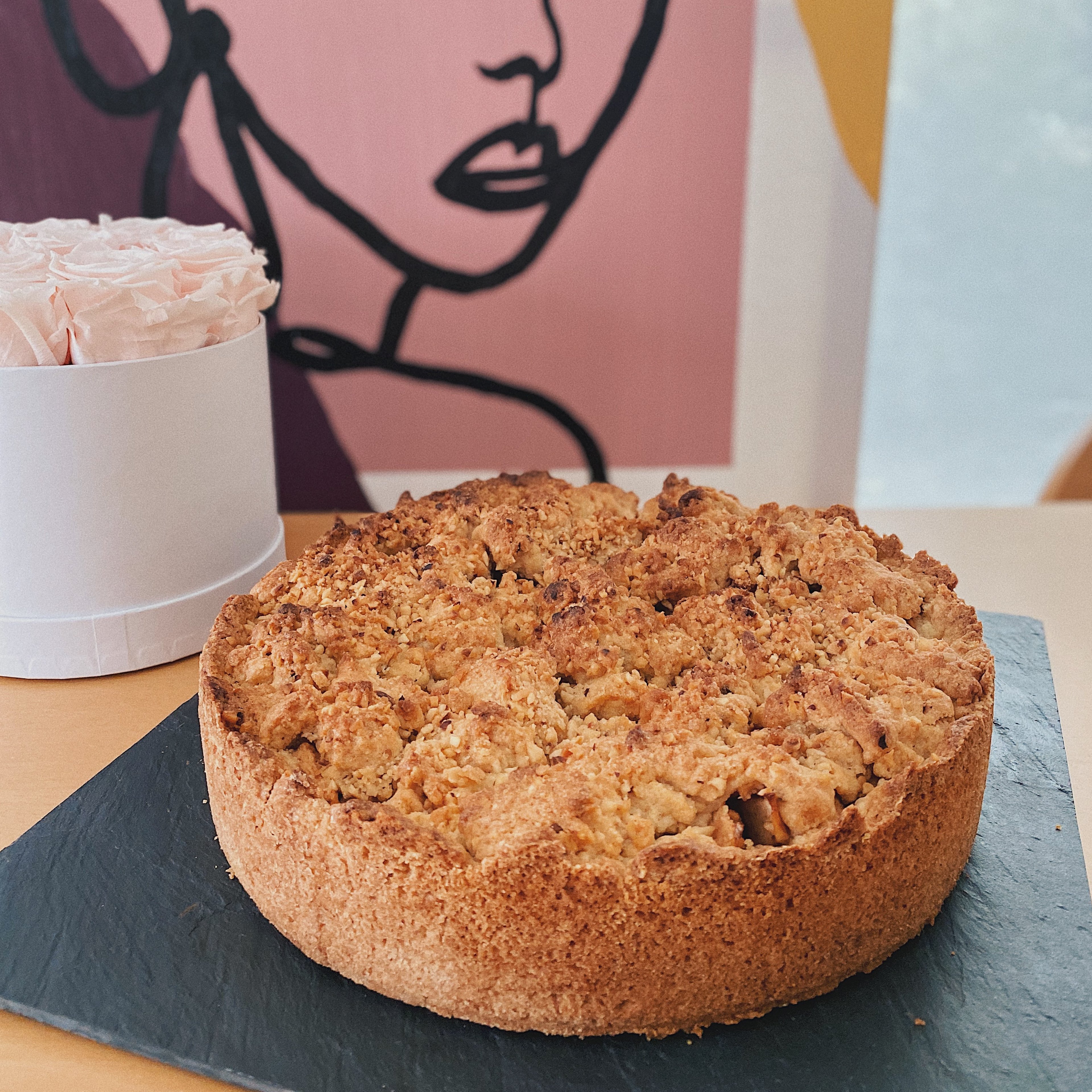 Apple crumble cake