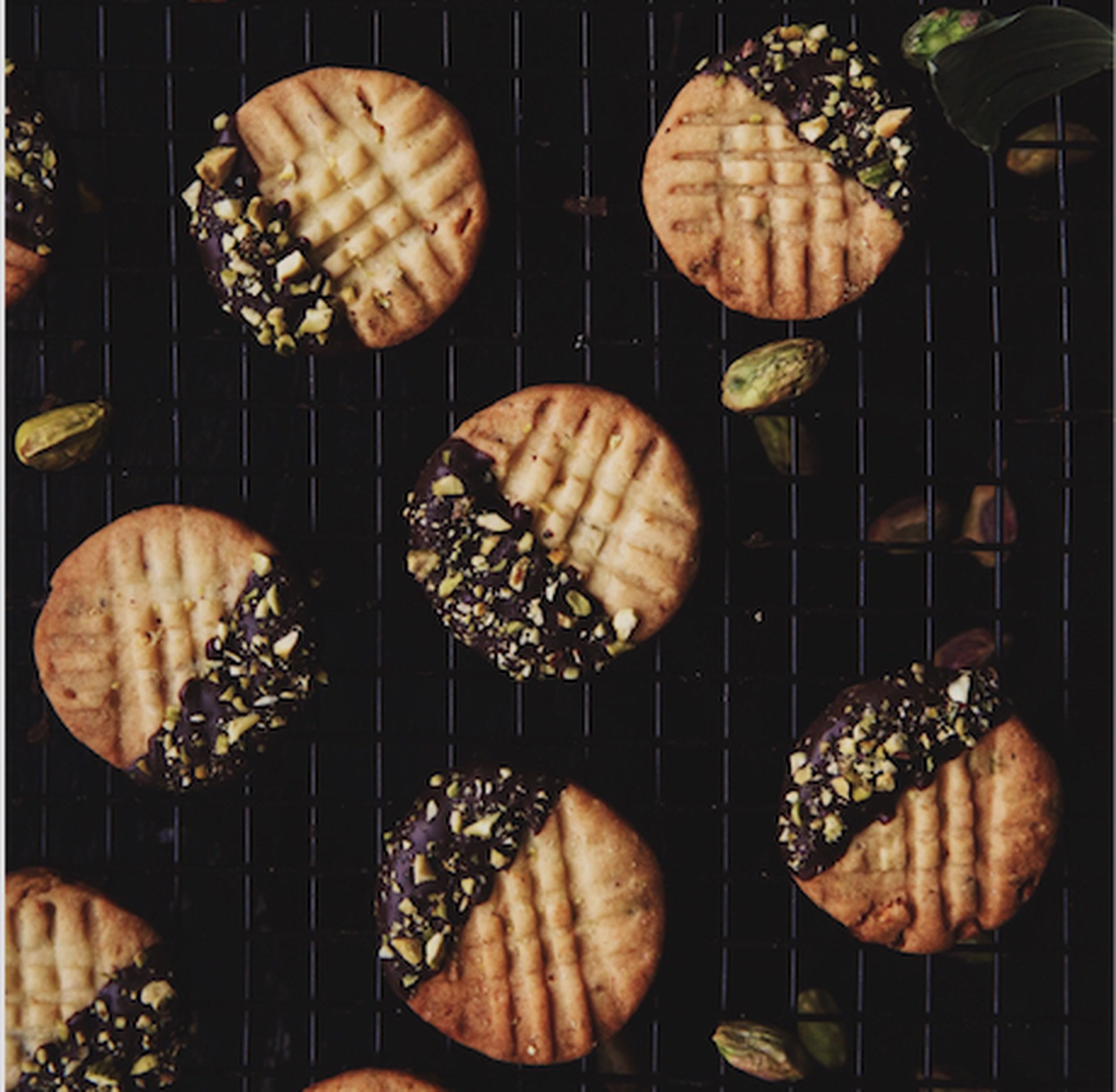Chocolate and pistachio cookies
