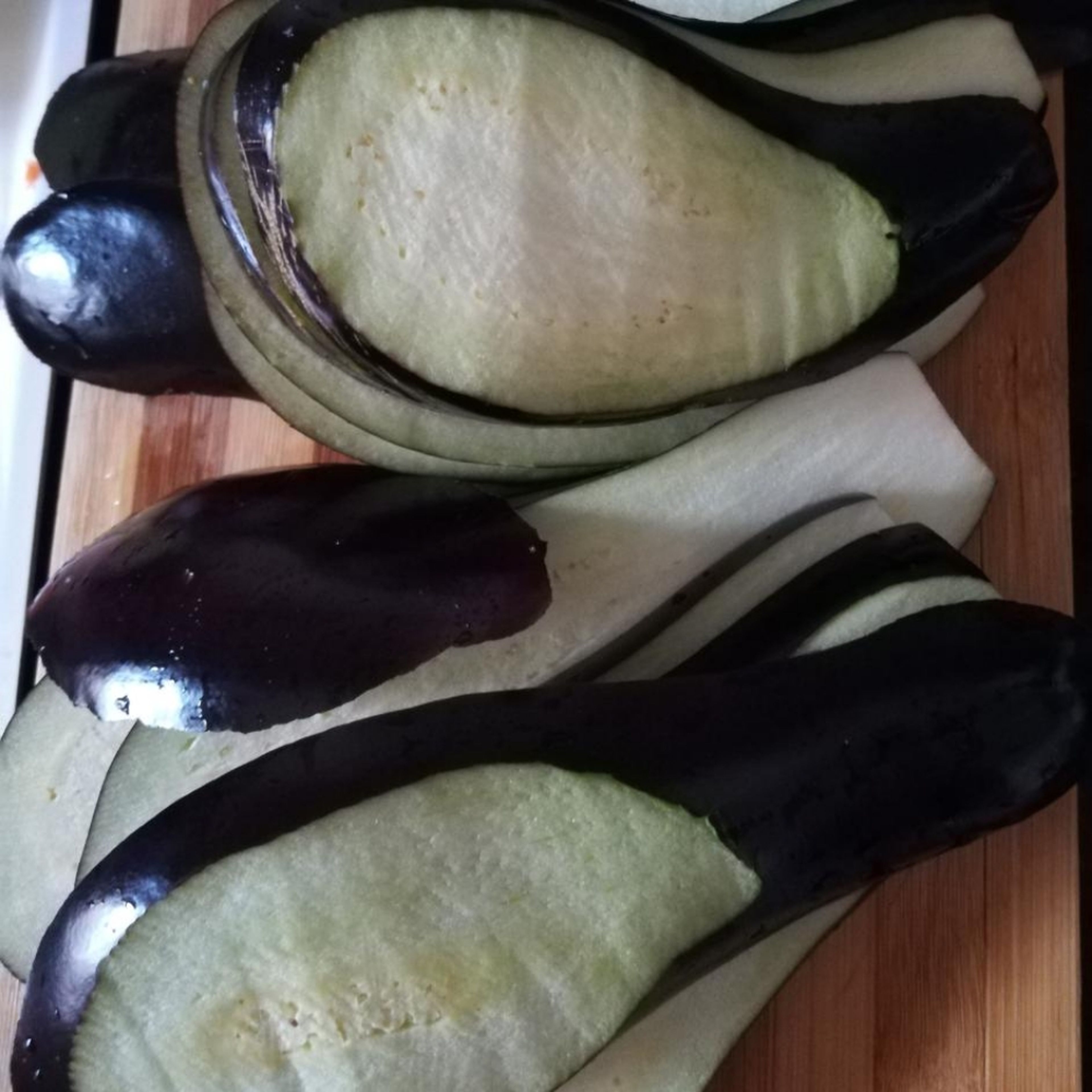 cut the eggplants in to slices