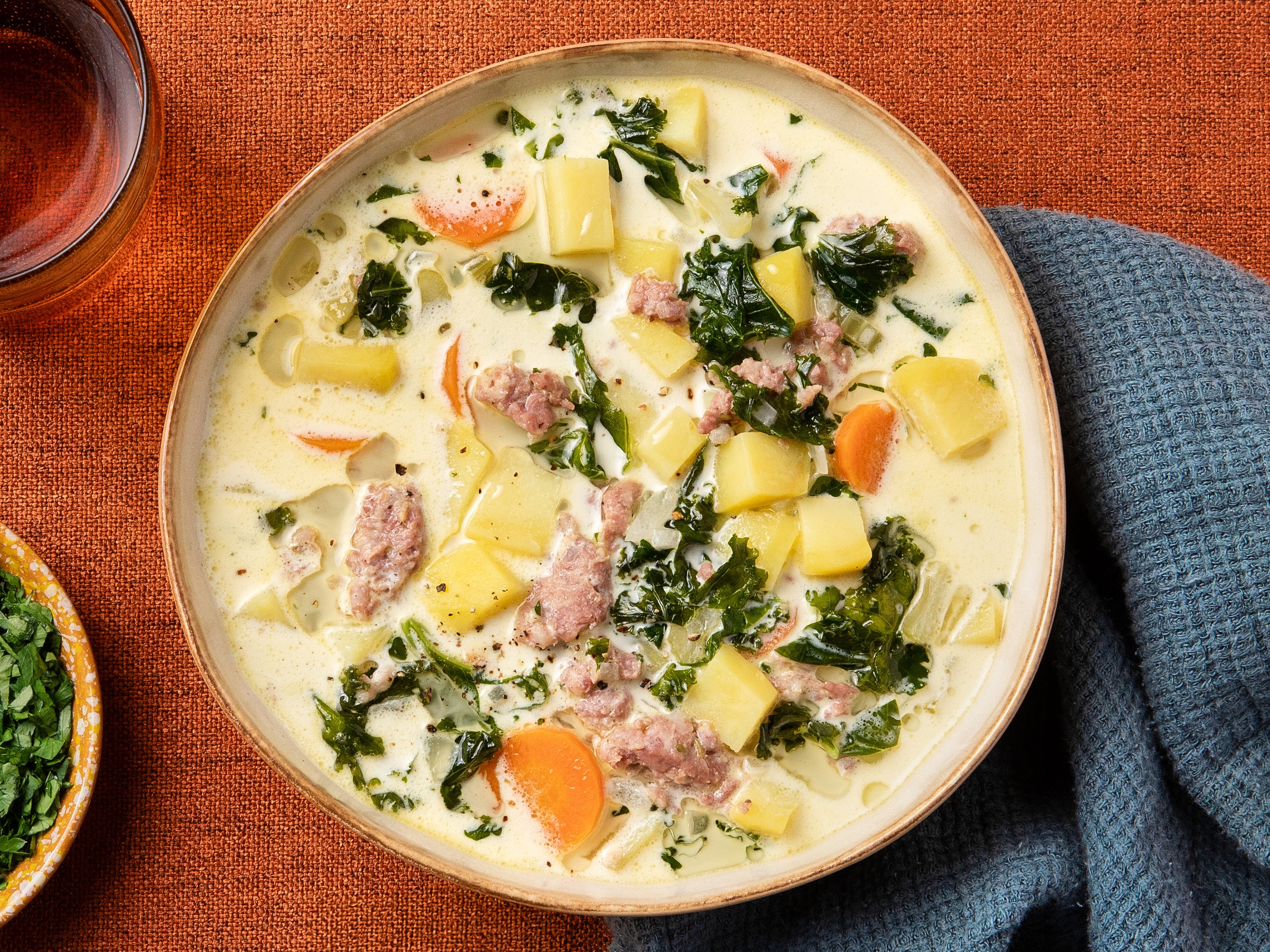 Zuppa Toscana mit Salsiccia (Toskanische Suppe)