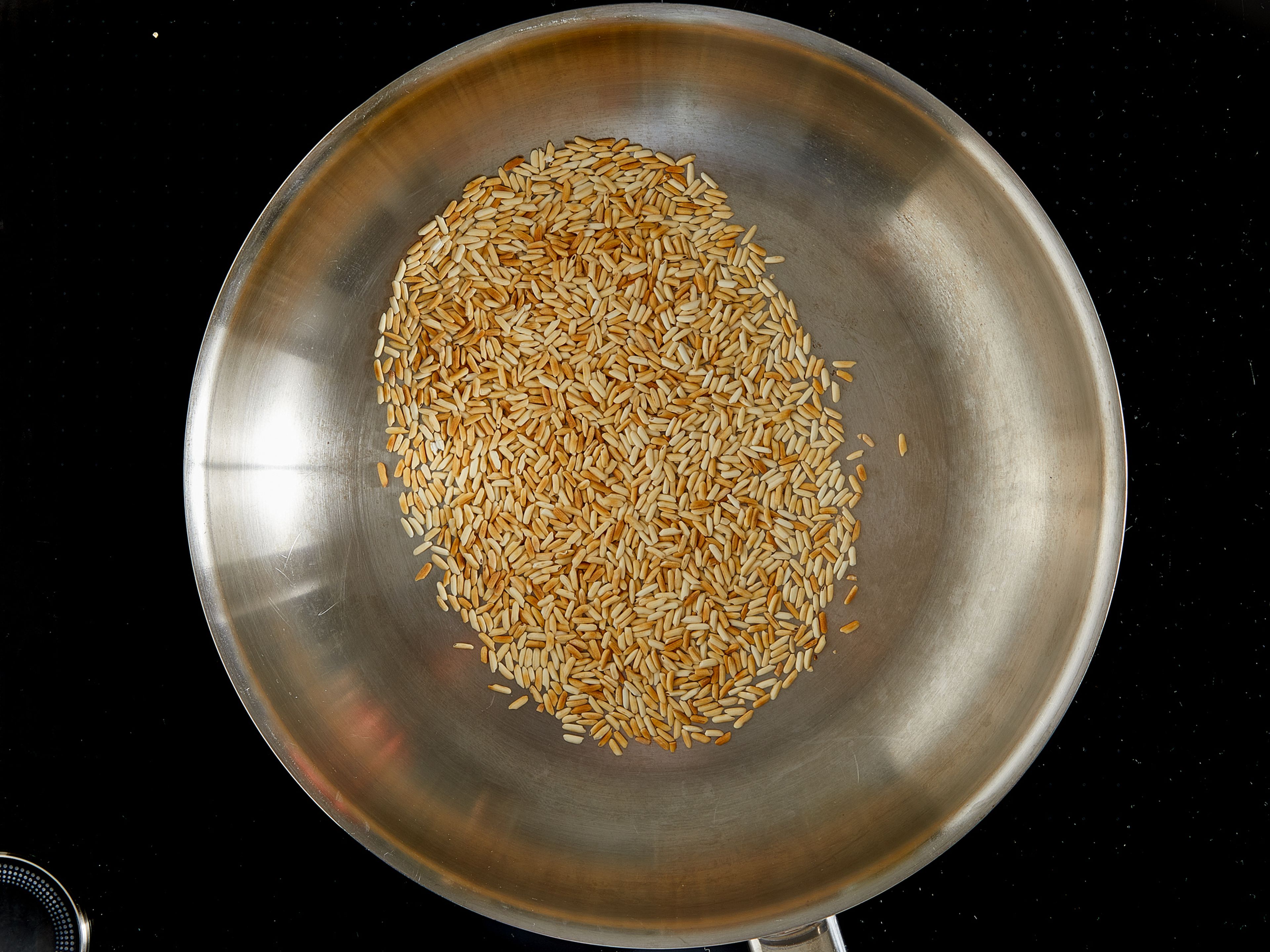 For the toasted rice powder, heat a dry frying pan over medium-high heat. Add the rice and roast, stirring or tossing occasionally, for approx. 10 min. until golden brown and it takes on a nutty aroma. Let cool down. Then put the rice into a food processor or spice grinder and grind until it is still a coarse but not too fine powder, then set aside.