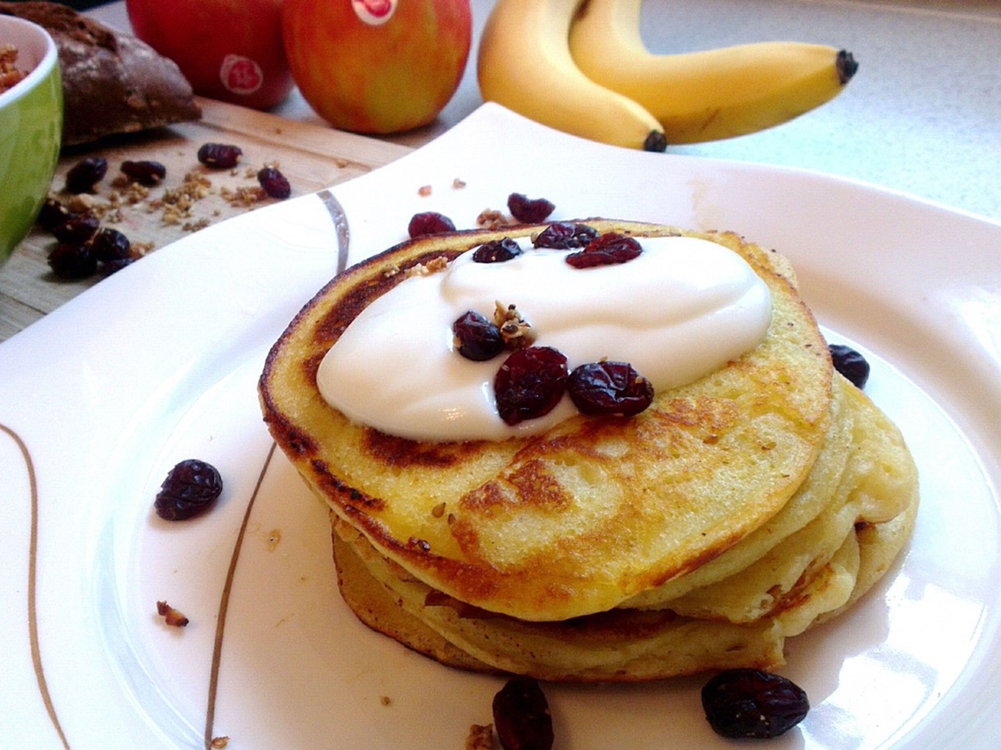 Die Pancakes schmecken auch lecker mit Joghurt und Cranberrys oder mit Schokoladensoße und Äpfeln.
