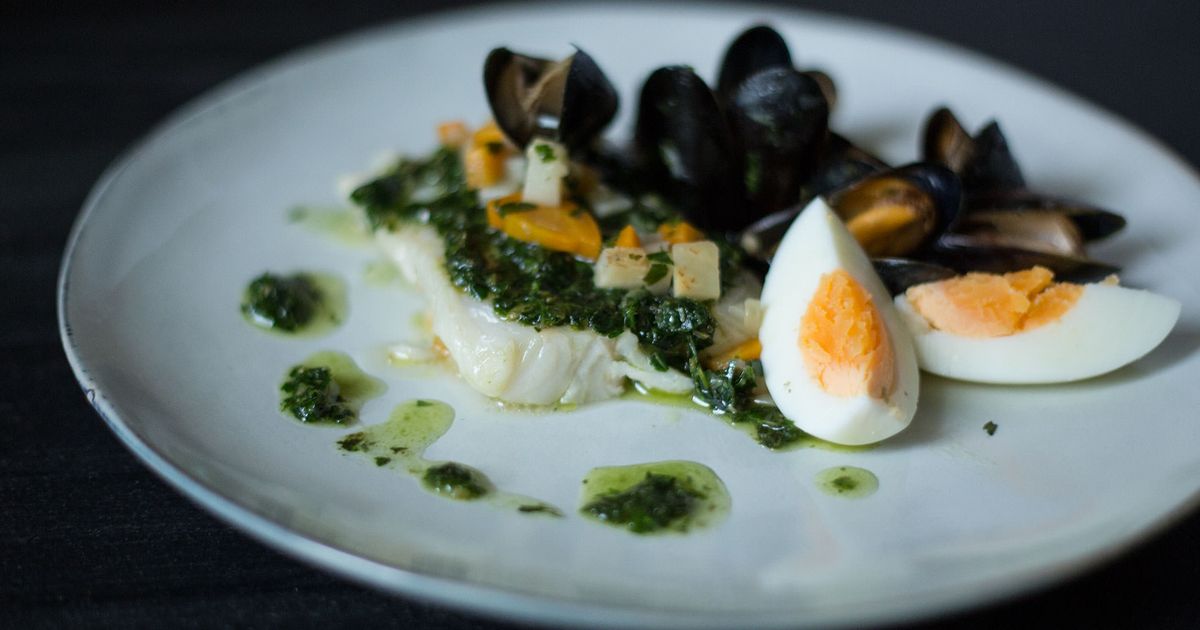 Seehecht mit Miesmuscheln und Salsa Verde | Rezept | Kitchen Stories