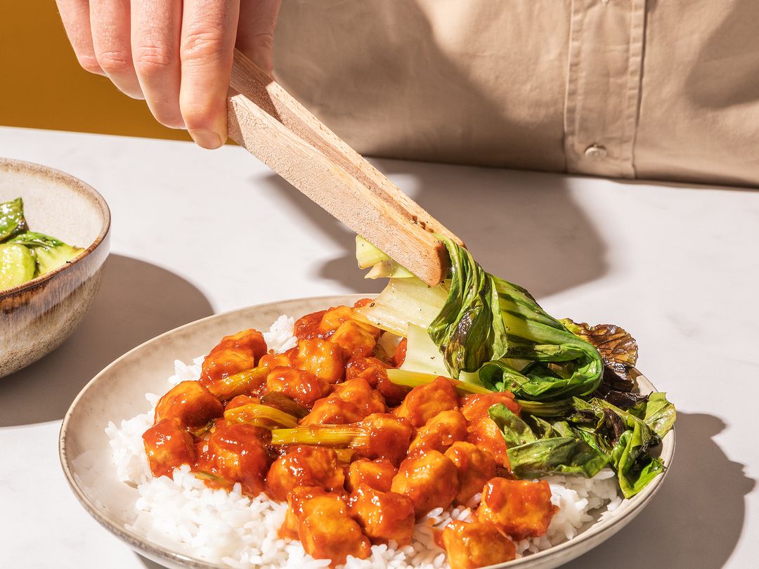 Vegetarisches Geschnetzeltes mit Soja-Sesam-Soße auf Klebreis | Rezept ...