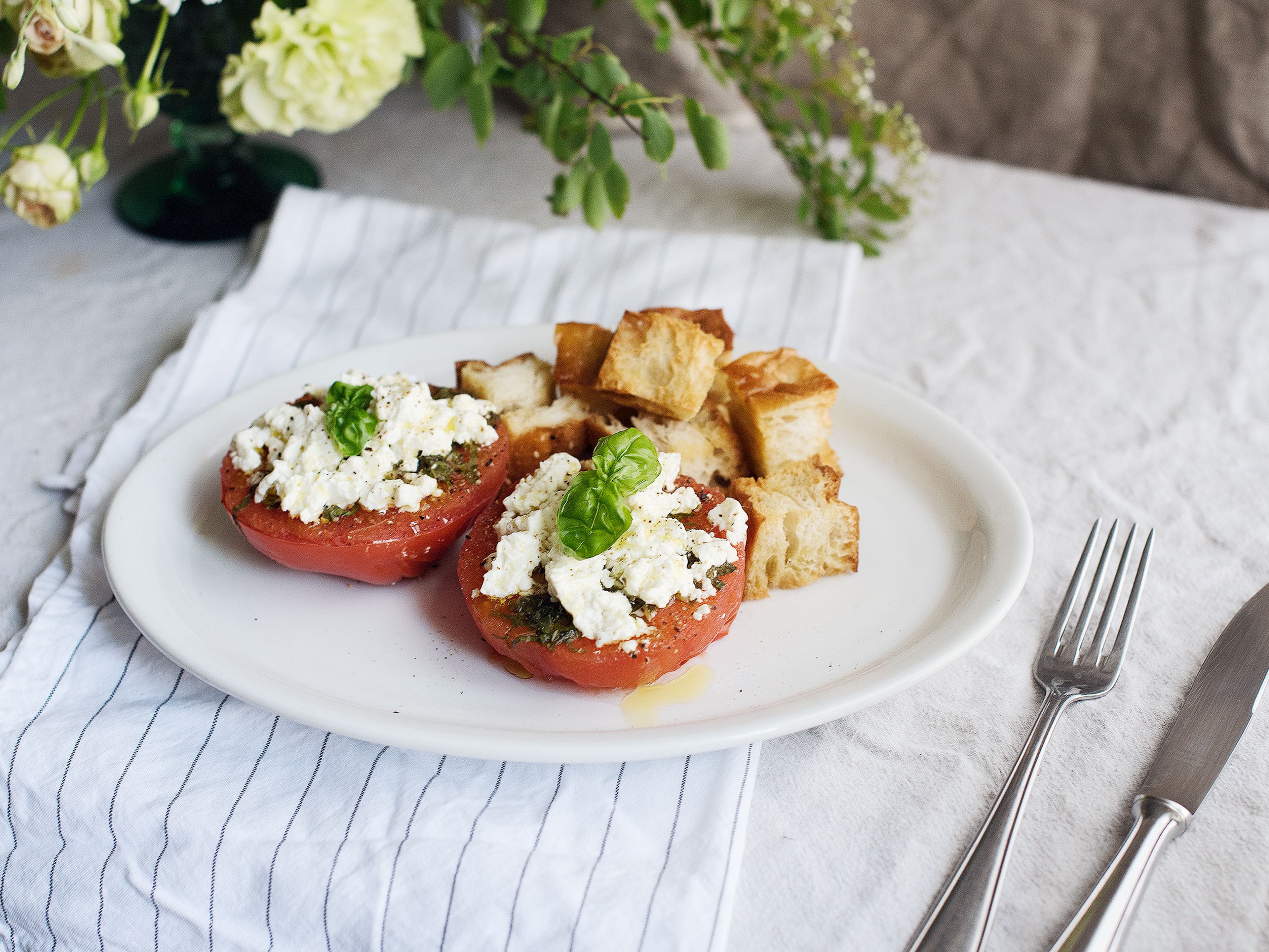 Greek tomatoes with Turkish flatbread