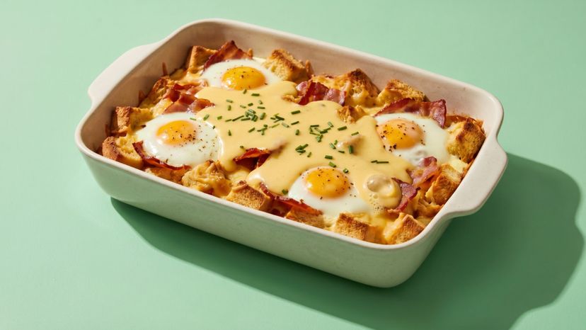 Entspannter Brunch: Wie du den Geschmack von Eggs Benedict als Auflauf in den Ofen bringst