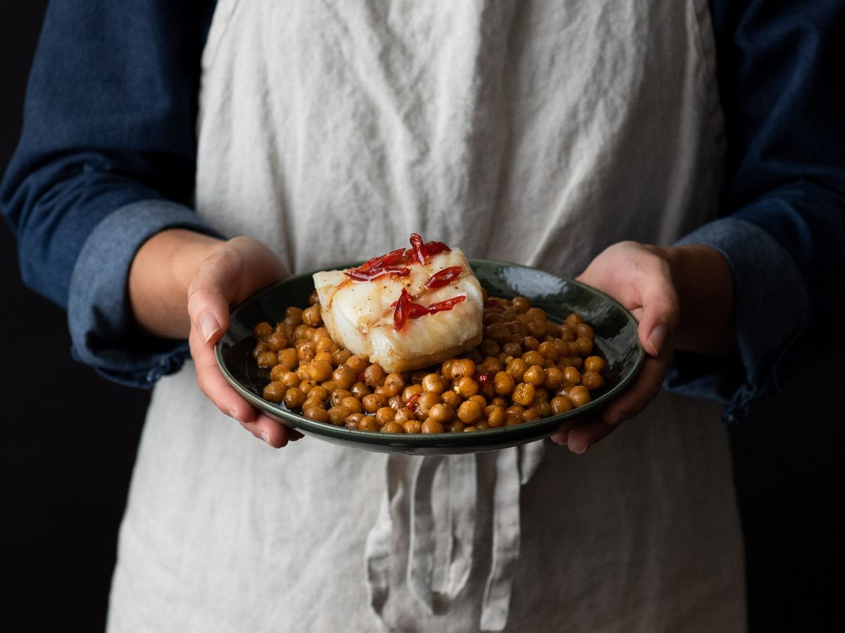 5-ingredient hot honey-glazed cod with crispy chickpeas | Recipe | Kitchen Stories