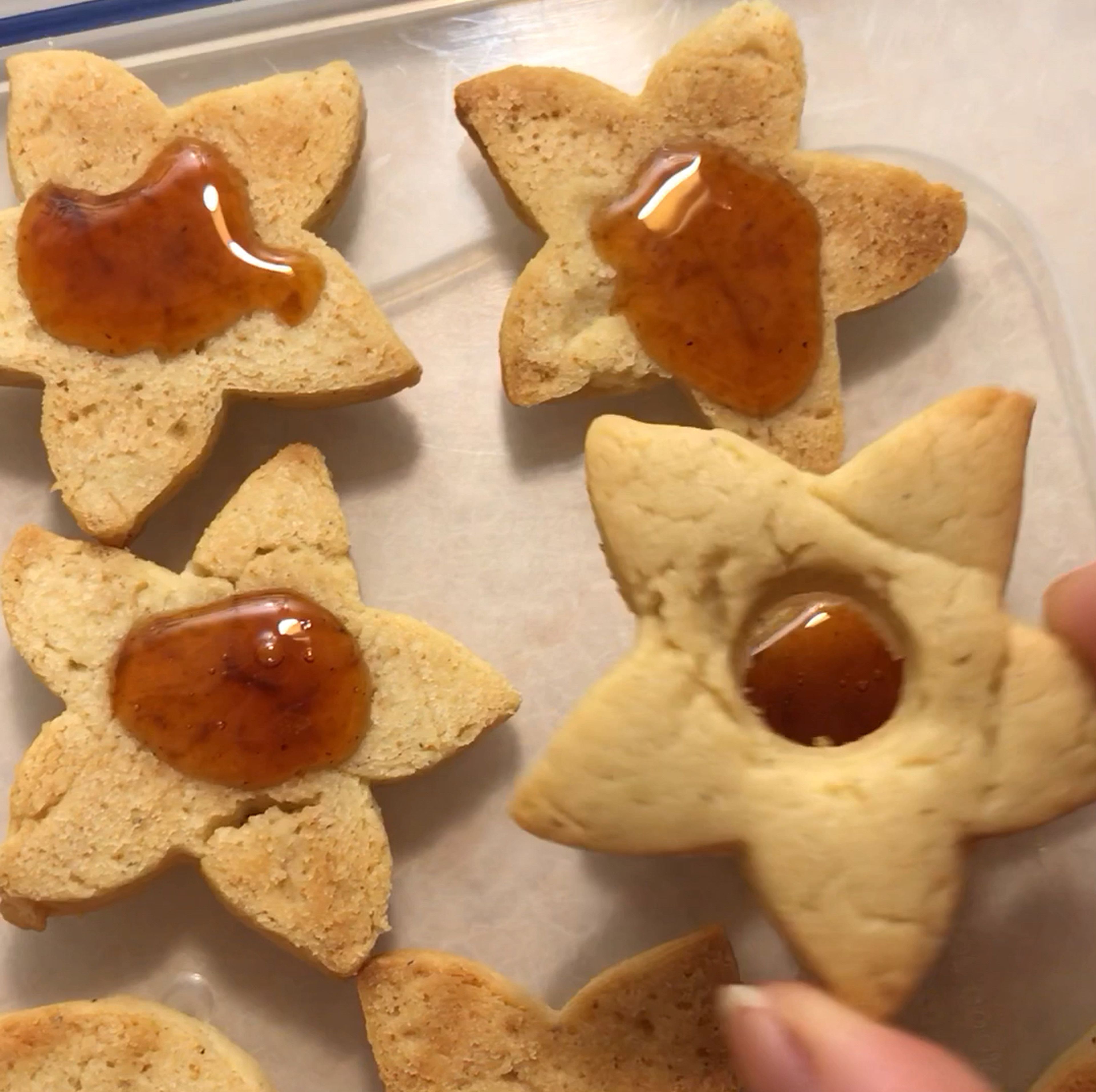 Let biscuits completely cooled. Then separate from paper and decorate with marmalade. I used quince fruit marmalade.