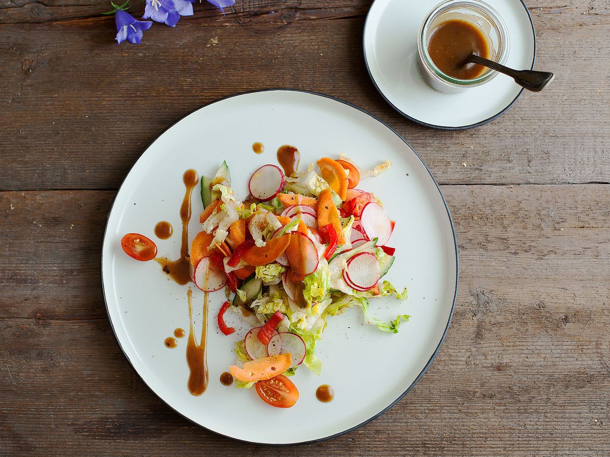 Gemischter Salat mit Balsamico-Honig-Senf-Dressing | Rezept | Kitchen ...