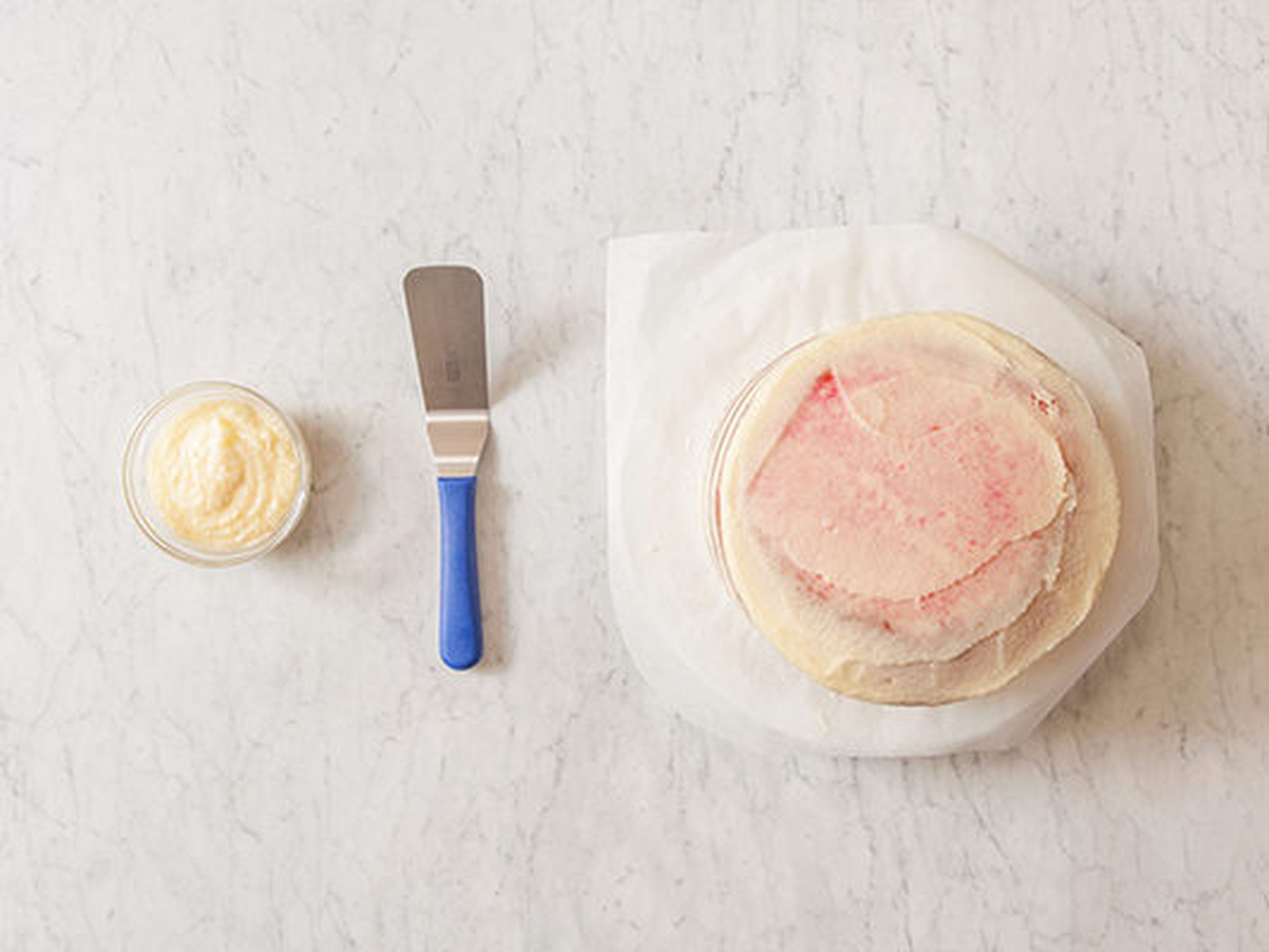 how-to-crumb-coat-a-cake