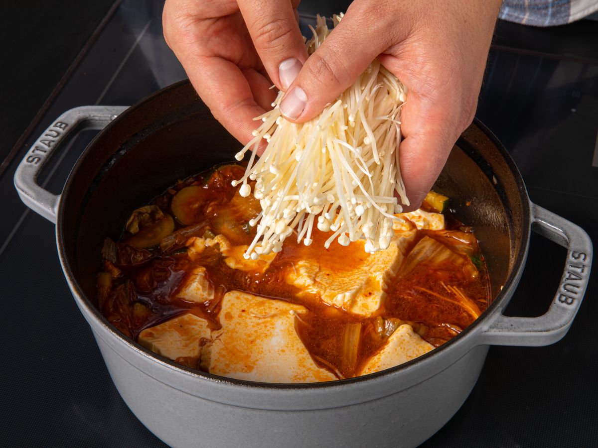 Koreanischer Eintopf mit Tofu (Sundubu Jjigae) | Rezept | Kitchen Stories