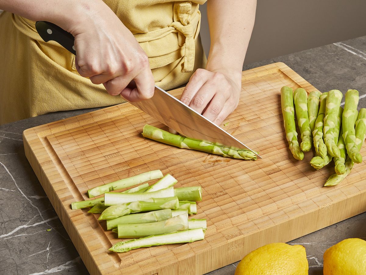 Warmer Spargel-Kartoffelsalat mit Zitronen-Mayonnaise | Rezept ...