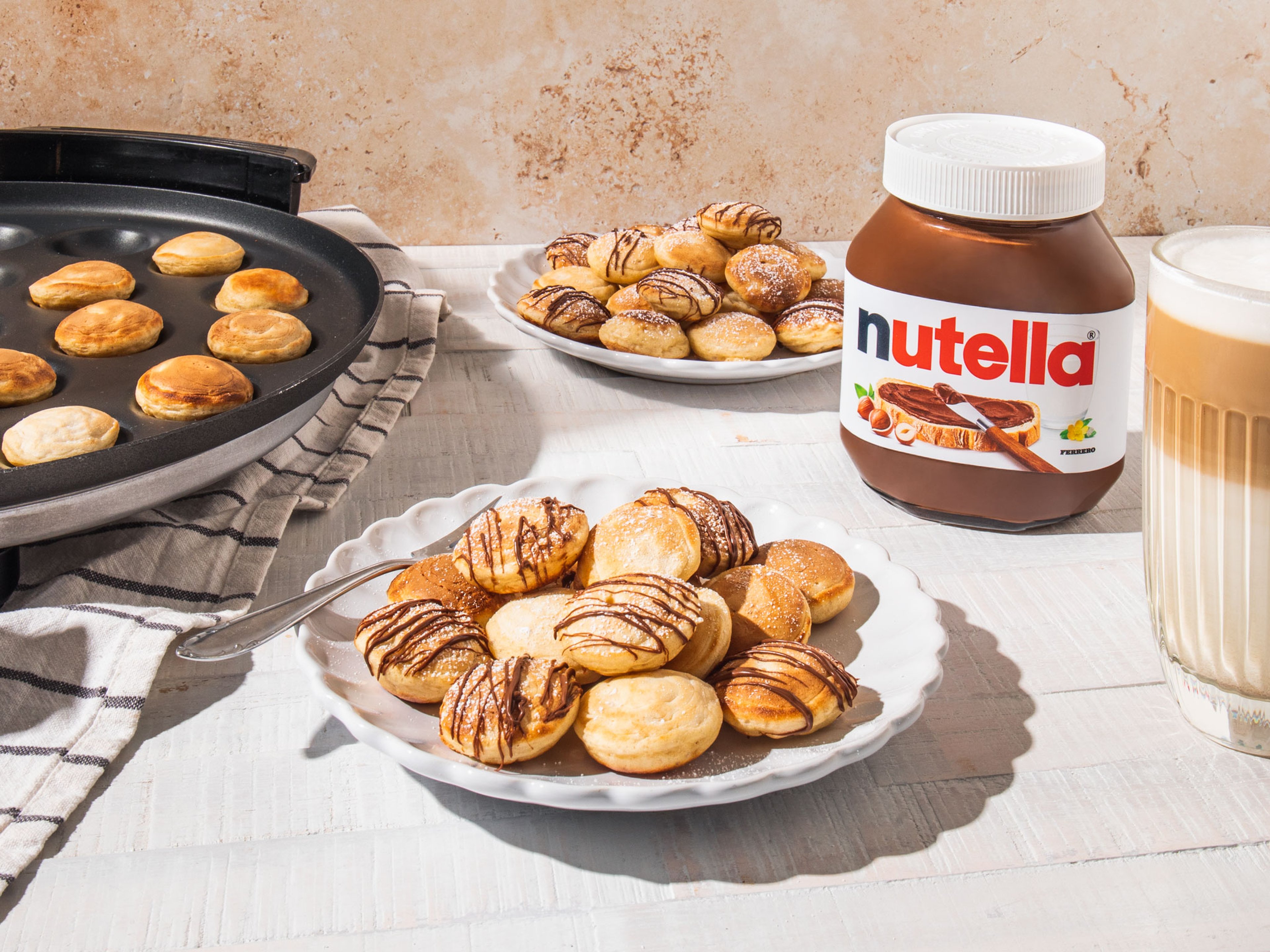 Poffertjes mit Puderzucker und nutella®