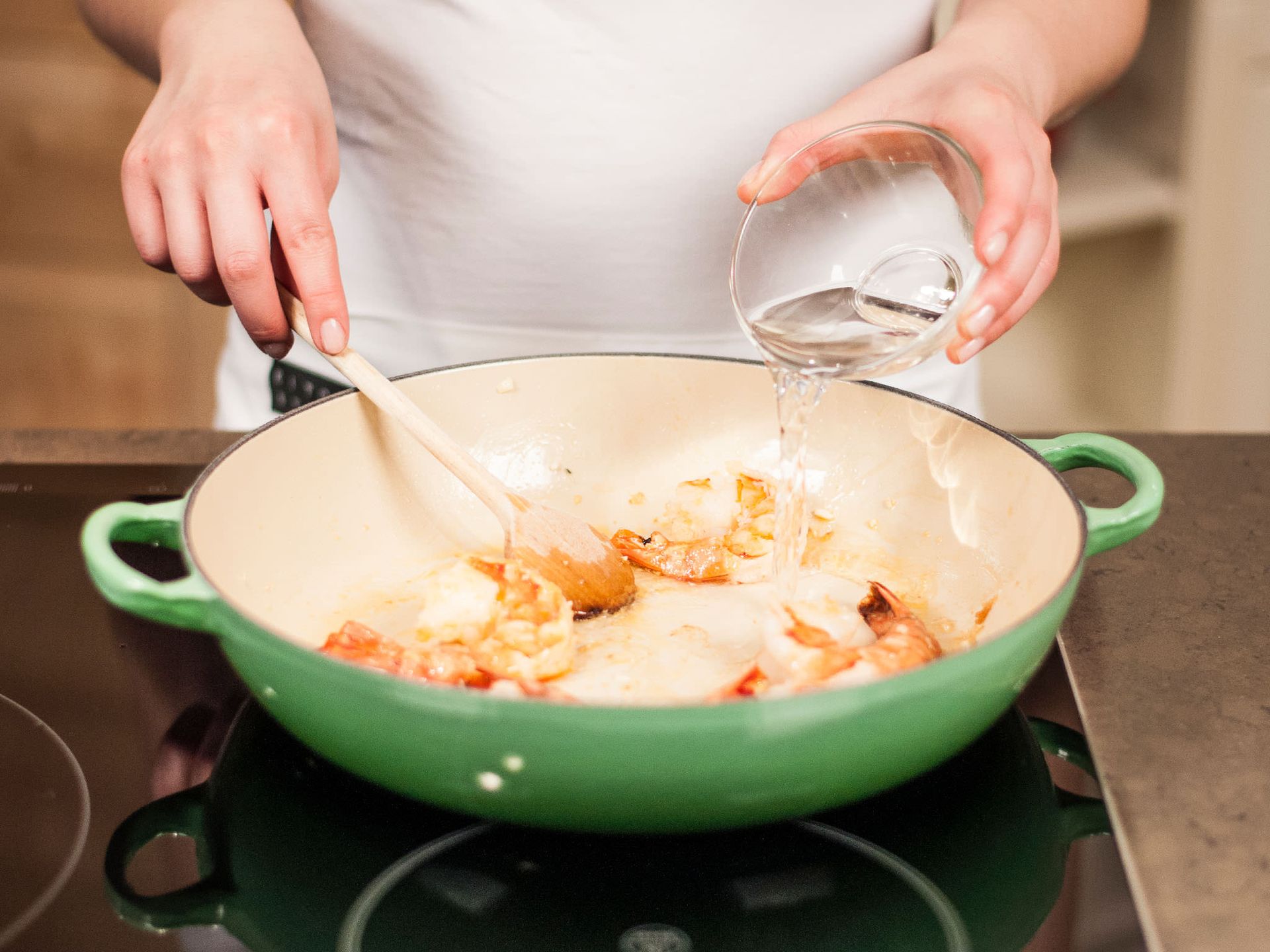Angel hair pasta with shrimp in white wine sauce | Recipe | Kitchen Stories