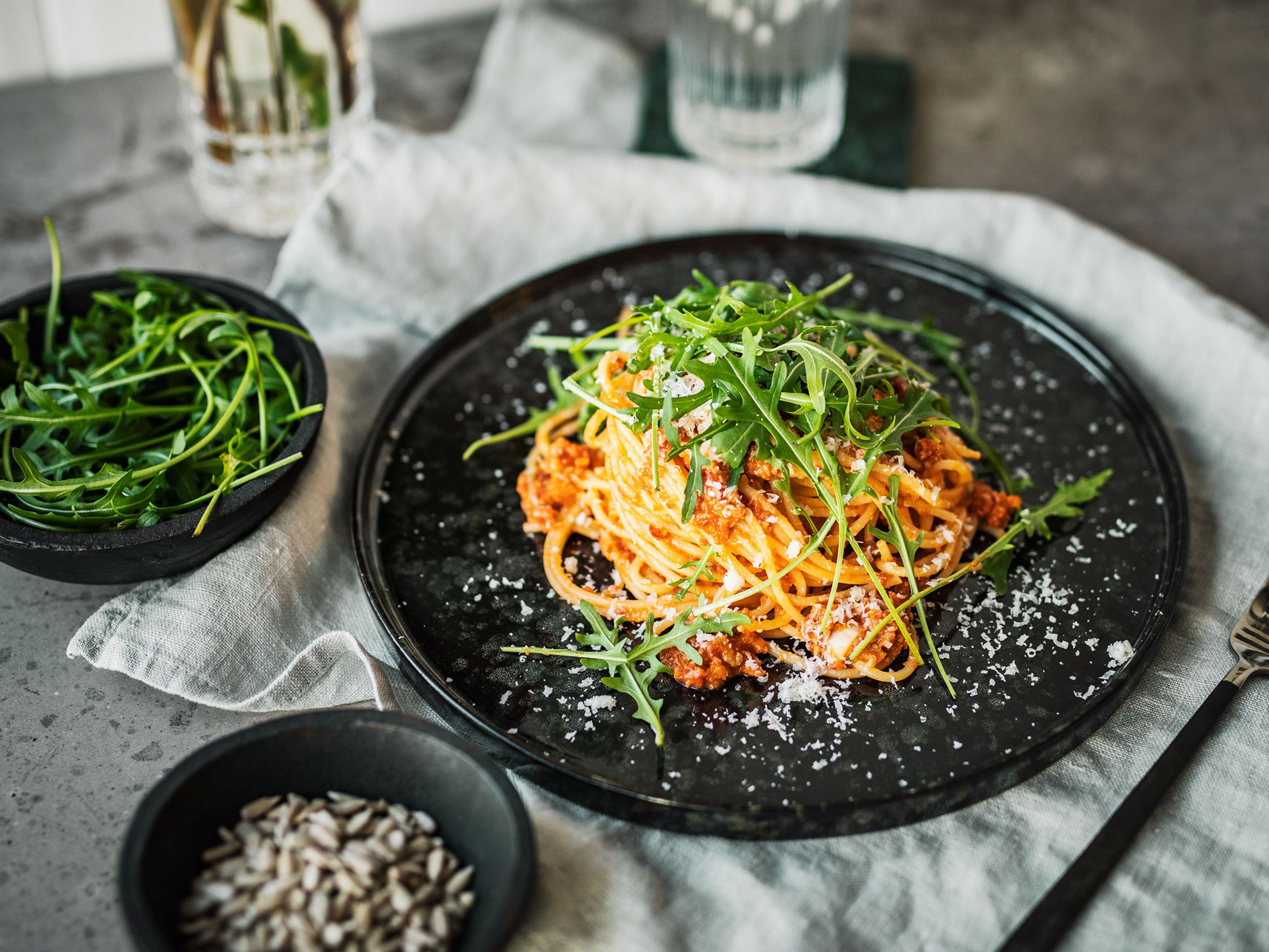 Pasta mit sonnengetrockneten Tomaten und Rucola