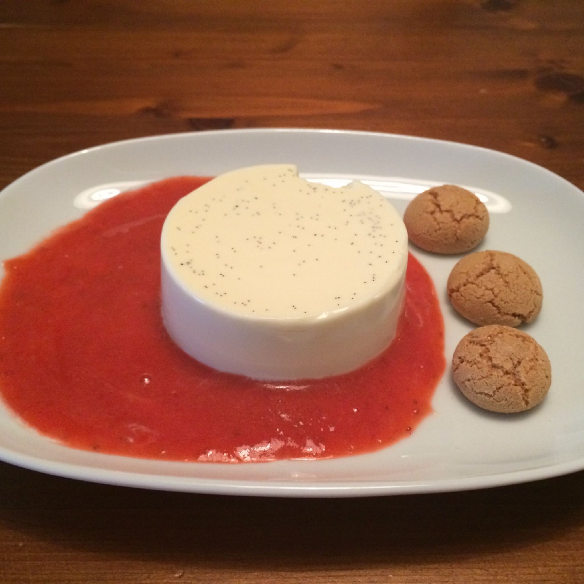 Panna cotta with strawberry sauce