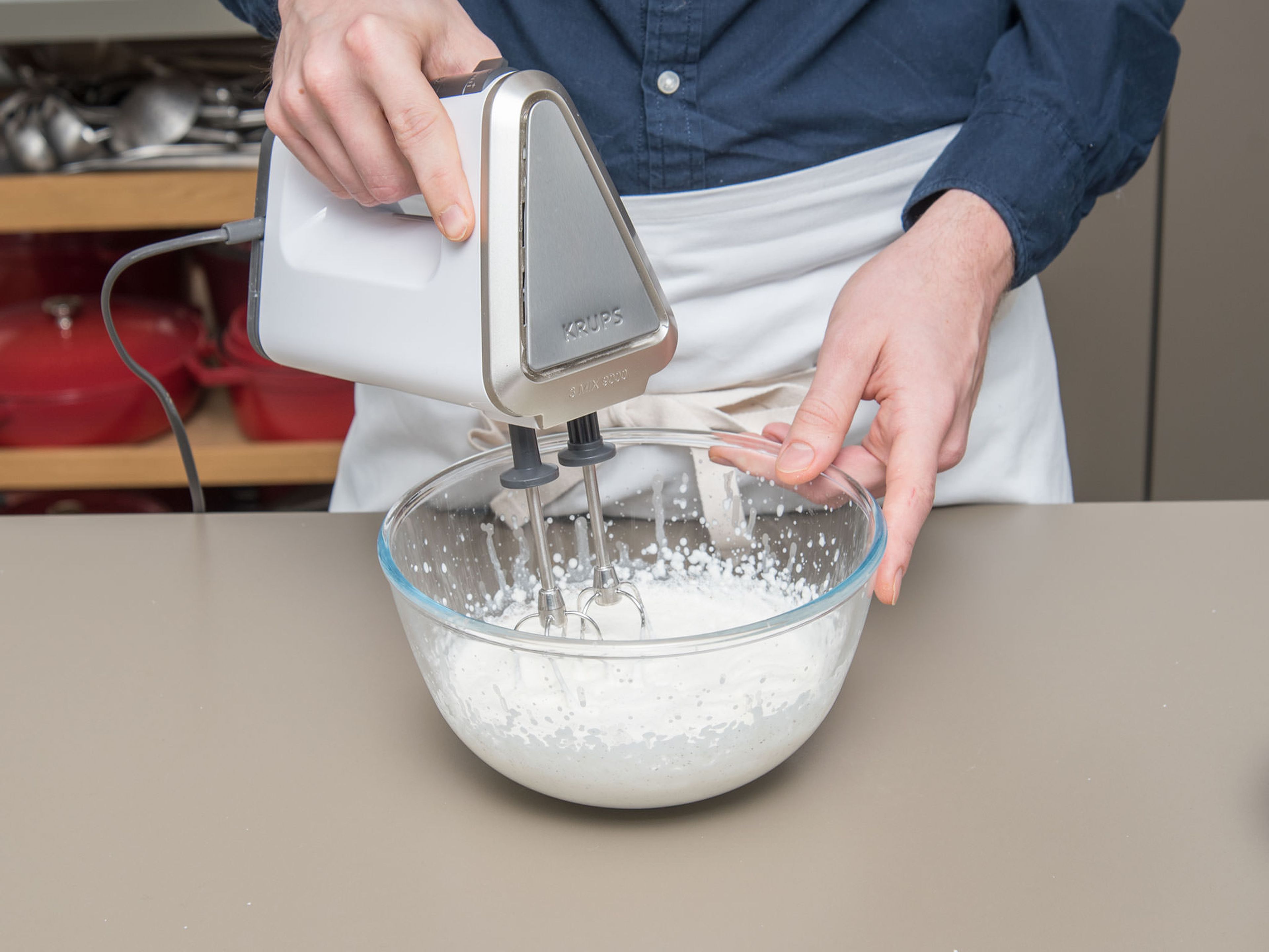 For the topping, mix heavy cream, confectioner’s sugar, and vanilla sugar and beat until foamy.