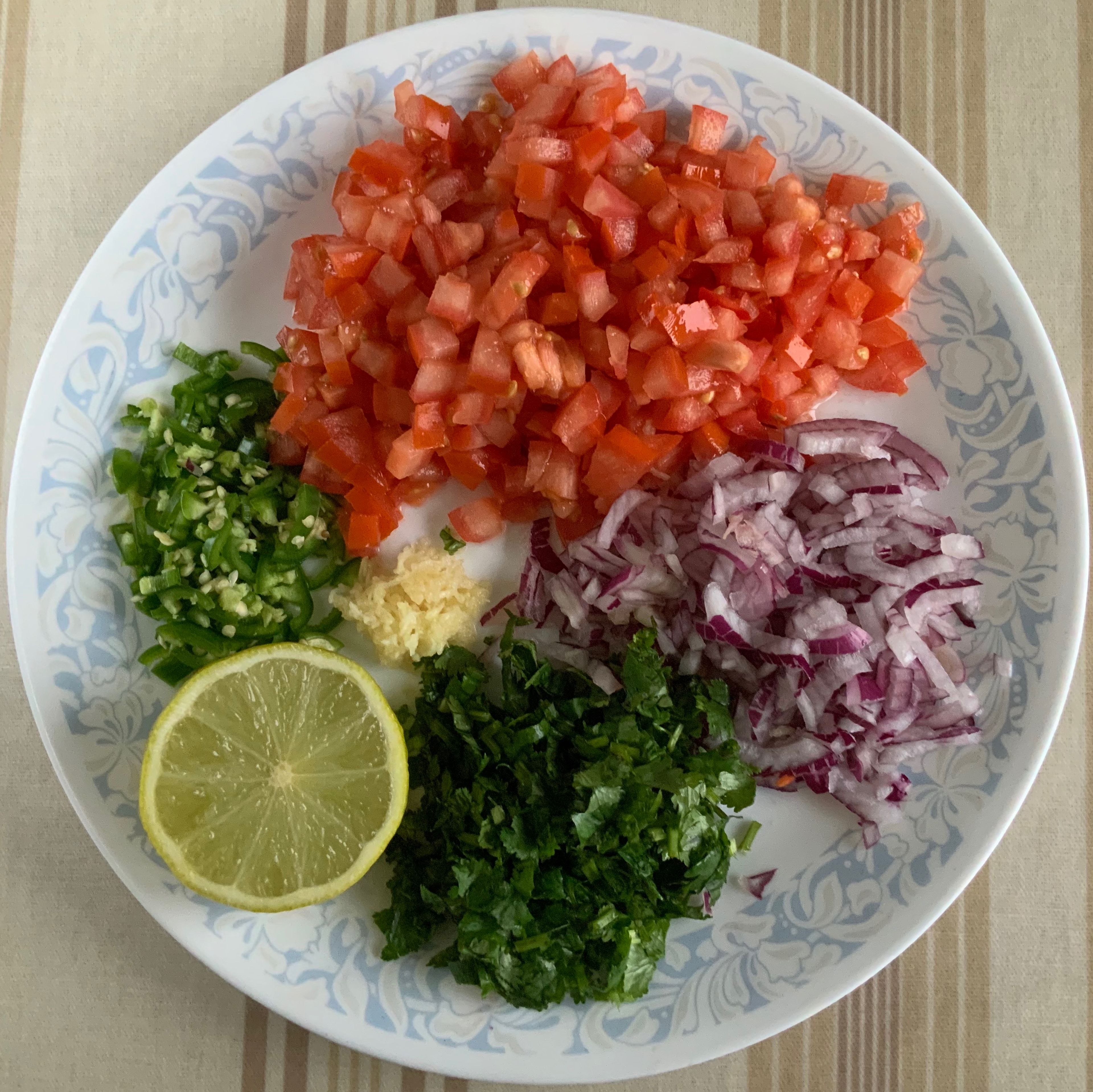 Finely chop the onion, green pepper, tomatoes, cilantro and chili pepper.