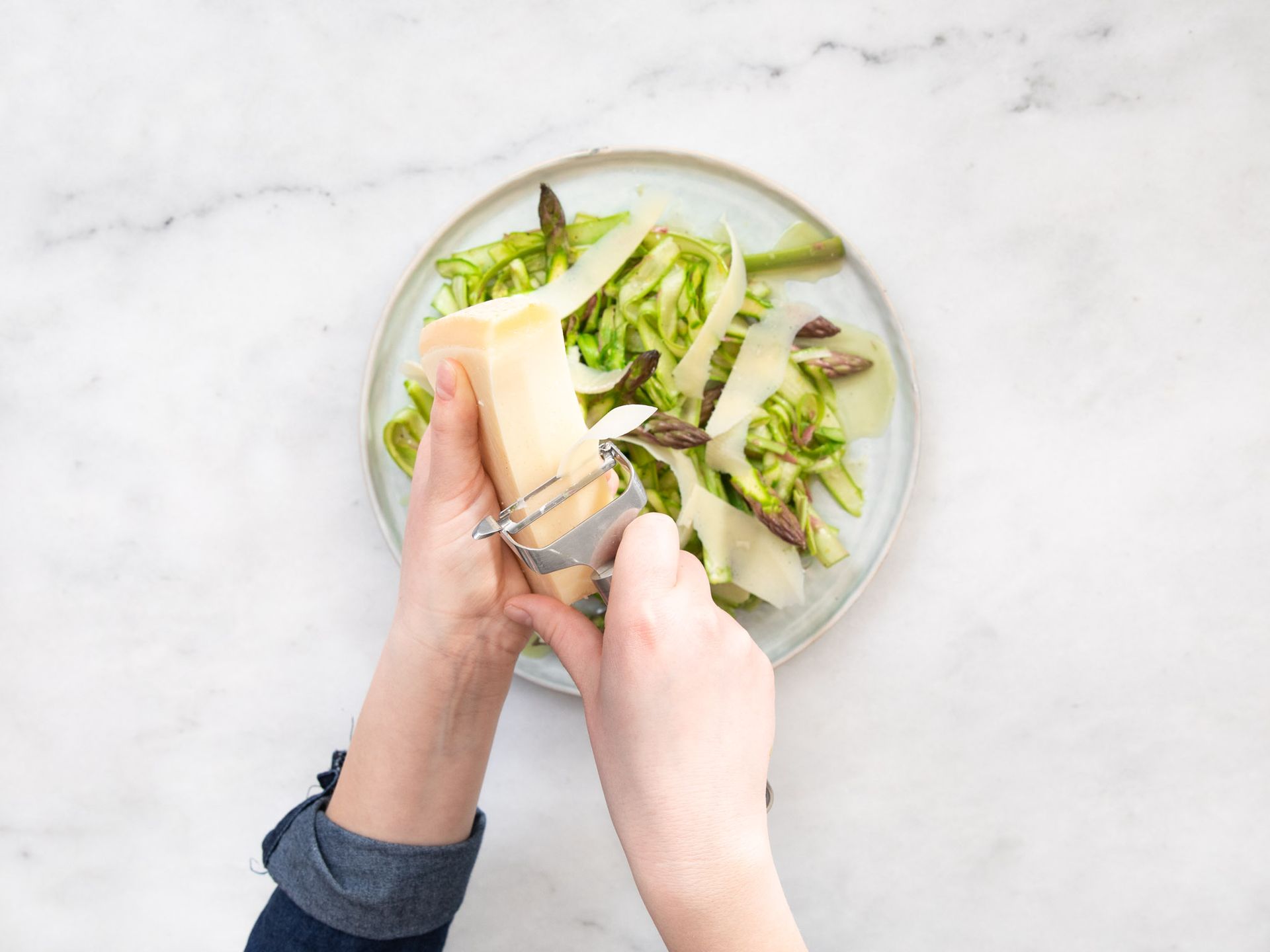 Shaved asparagus salad with honey vinaigrette | Recipe | Kitchen Stories