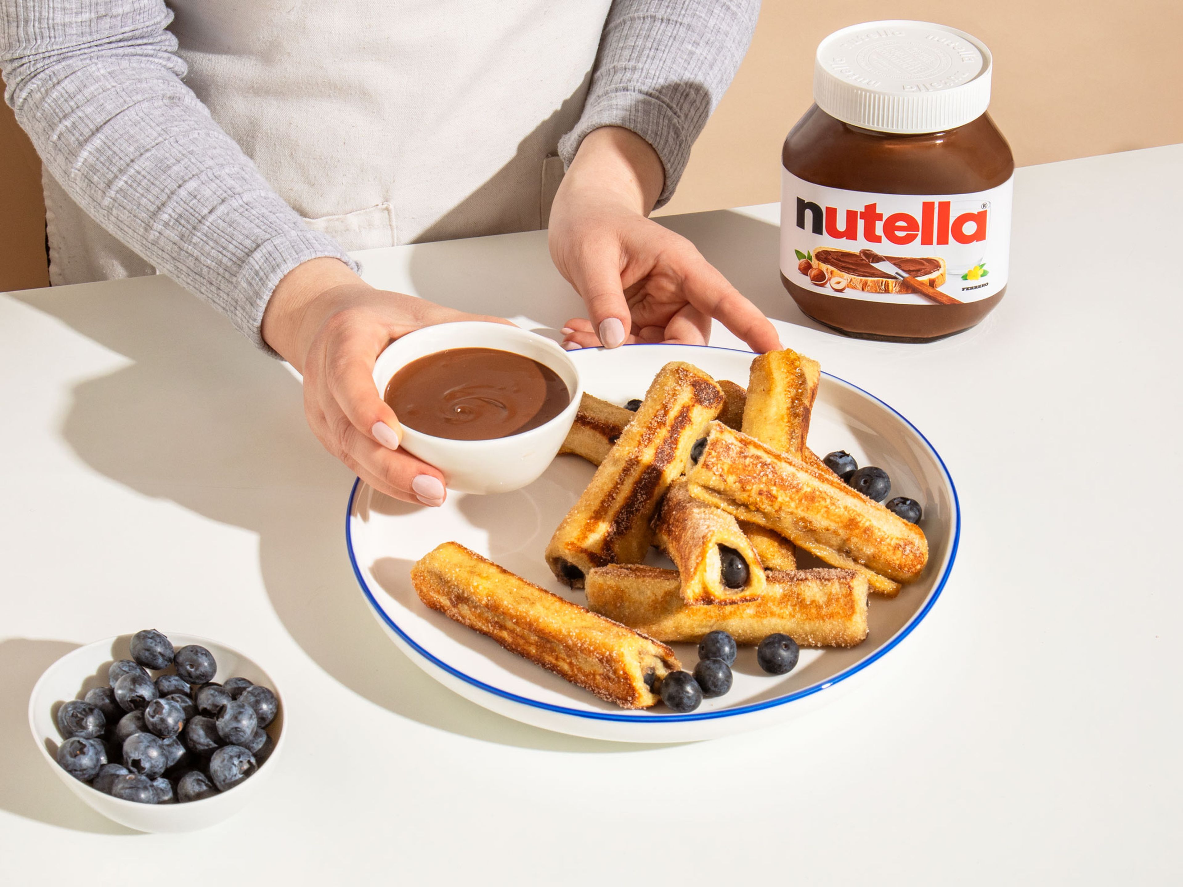 Die French Toast-Rolls mit nutella® garnieren oder in nutella® dippen. Guten Appetit!