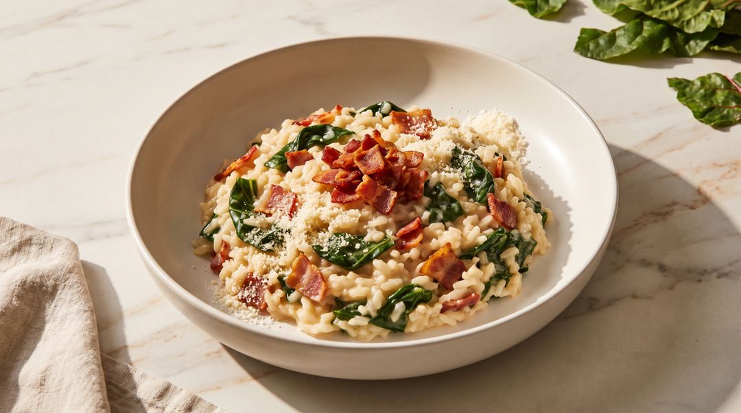 Herzhaftes Mangold-Risotto mit knusprigem Bacon