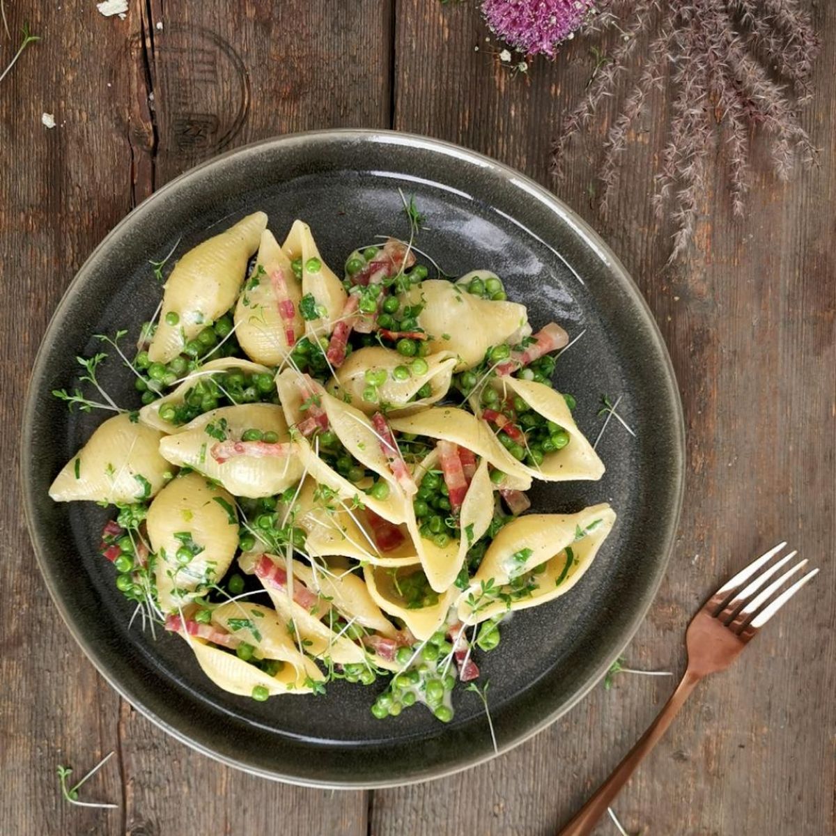 Creamy pasta with bacon &amp; peas | Recipe | Kitchen Stories