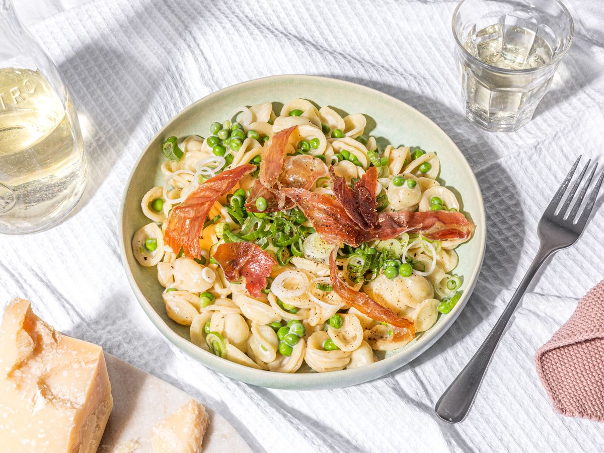 5-ingredient creamy orecchiette with peas and crispy Parma ham | Recipe | Kitchen Stories