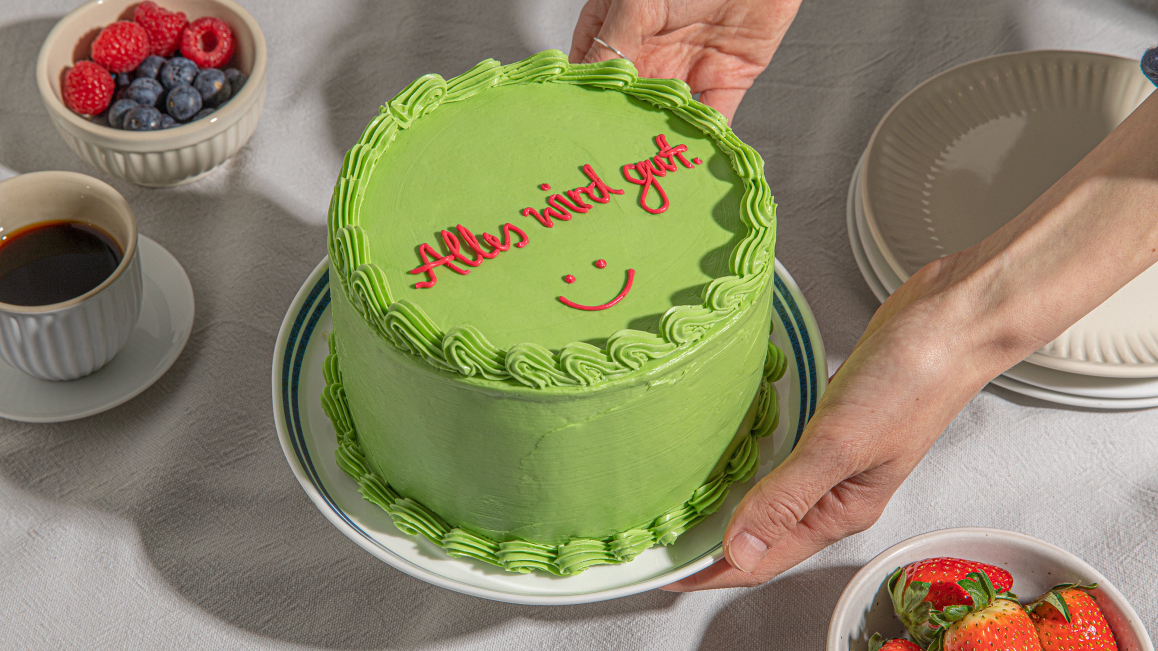 Hanna macht eine minimalistische Mini-Torte