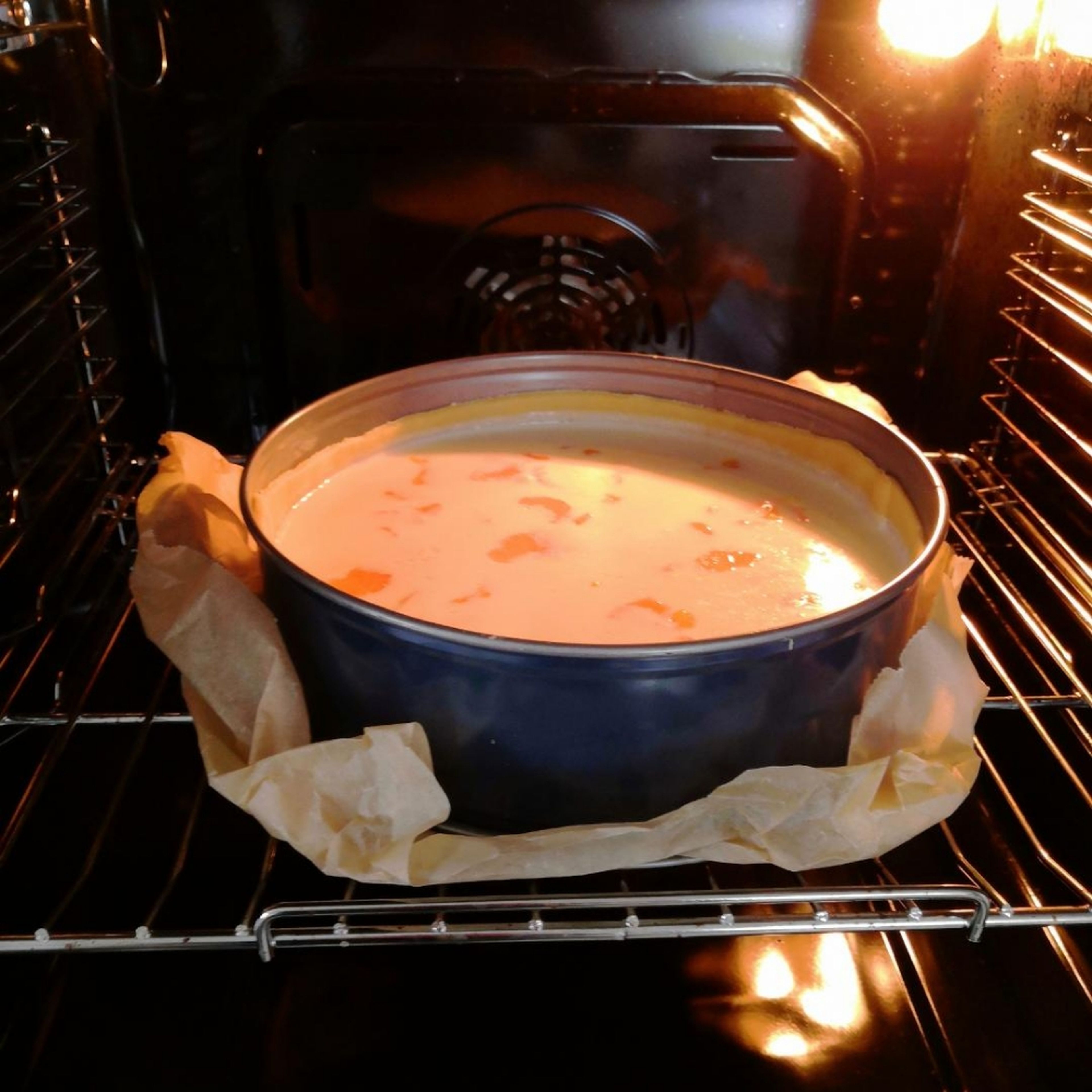 Kuchen für 50 Minuten bei 180 Grad Ober-/Unterhitze backen.