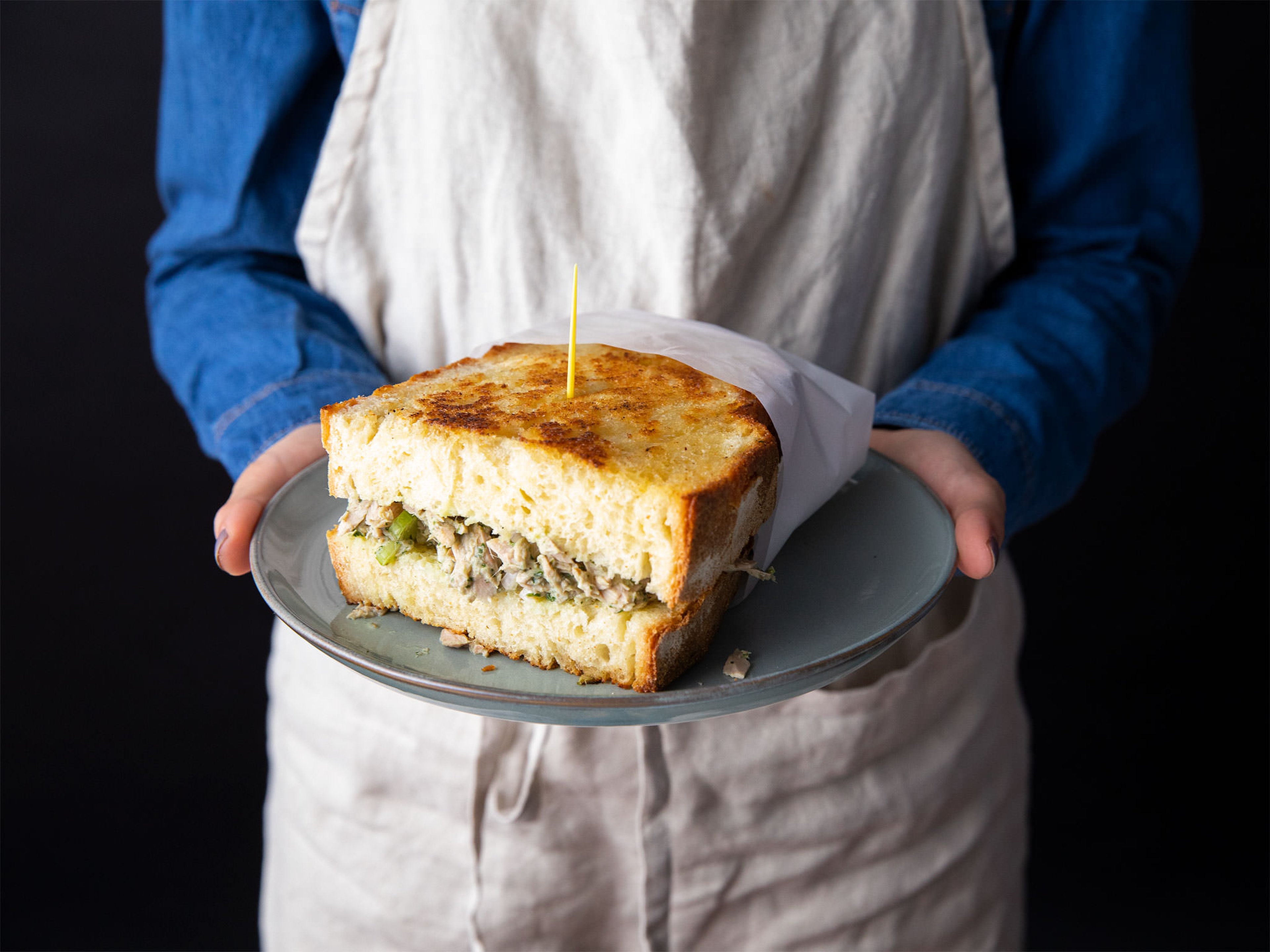 5-Zutaten Thunfischsalat-Sandwich mit Green-Goddess-Dressing