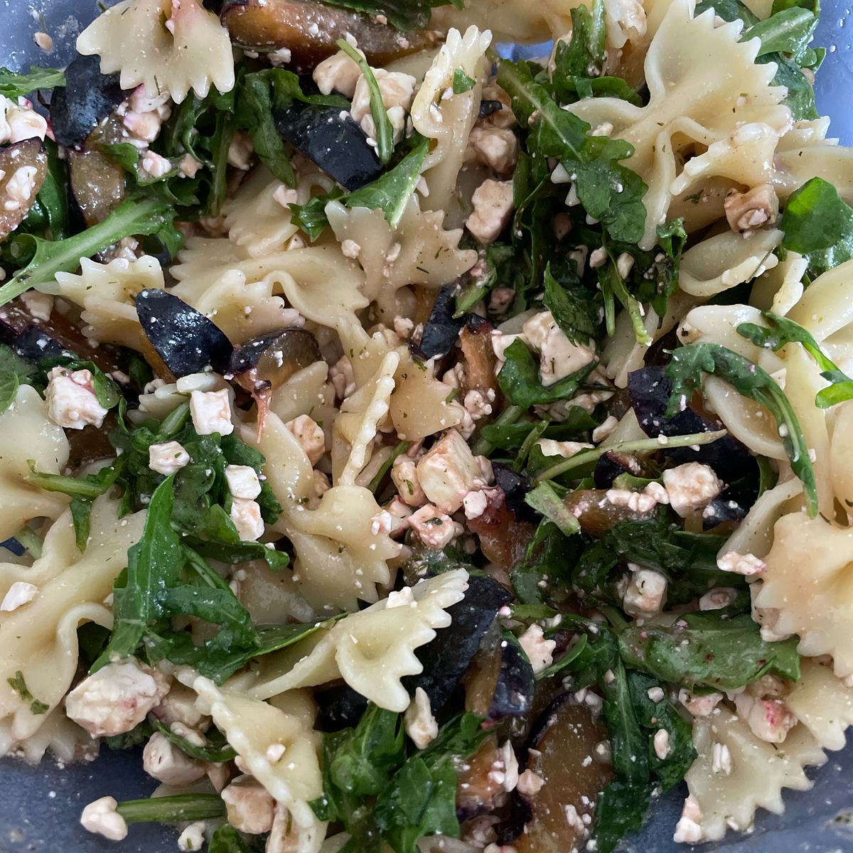 Nudelsalat mit Pflaumen | Rezept | Kitchen Stories