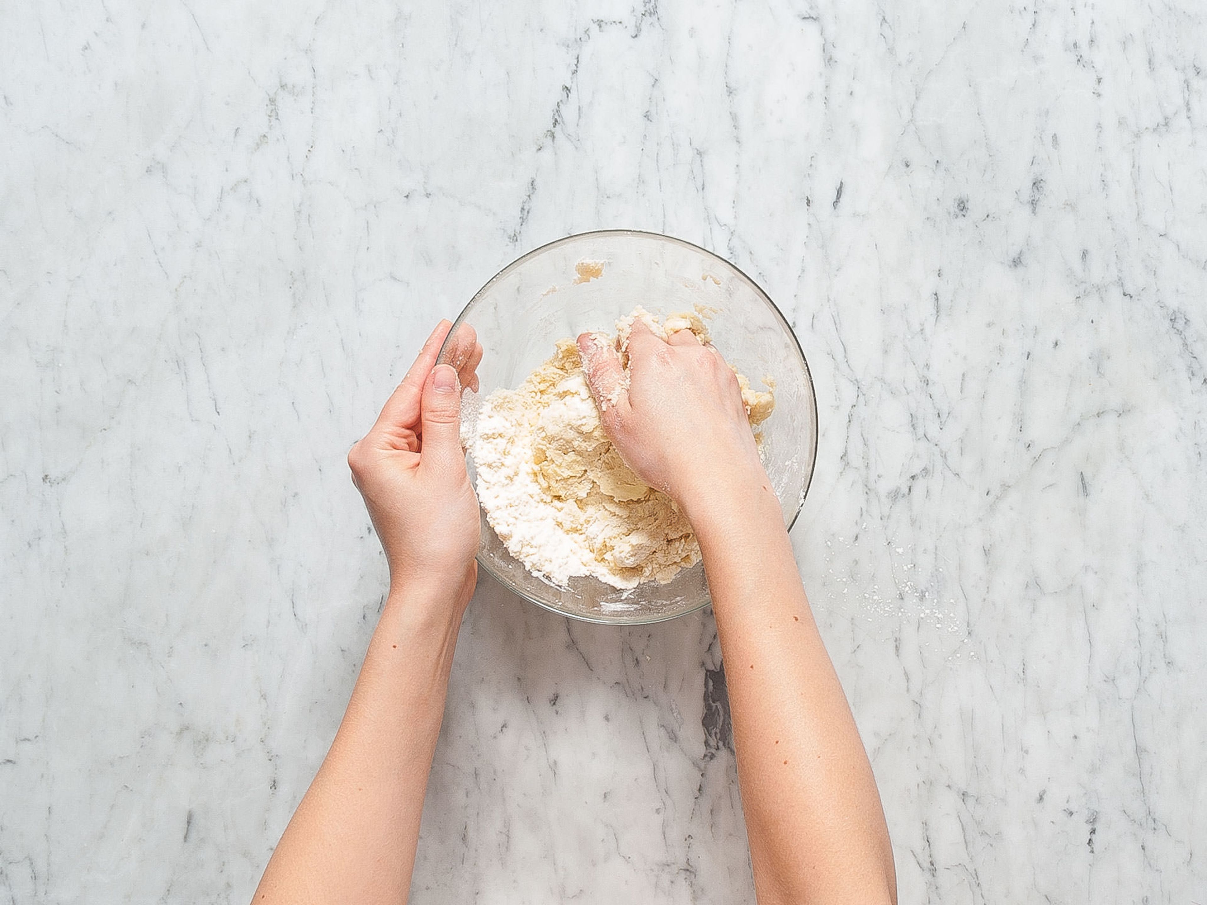 Add flour and butter to a bowl and mix until large crumbs form. Add sugar, salt, and lemon zest and stir to combine. Add egg and continue to mix until a smooth dough forms. Wrap dough in plastic foil and refrigerate for approx. 60 min.