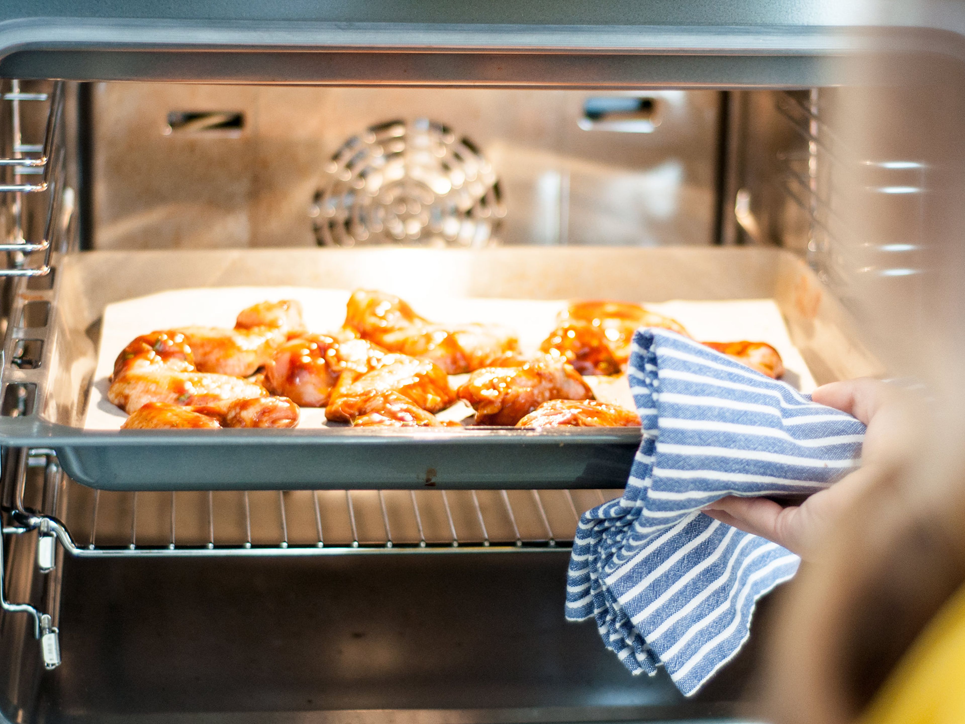 Remove chicken wings from freezer bag and shake off any excess liquid. Arrange chicken wings on a lined baking tray and bake for approx. 25 - 30 min. at 180°C/350°F until golden brown. Flip wings halfway through baking time.