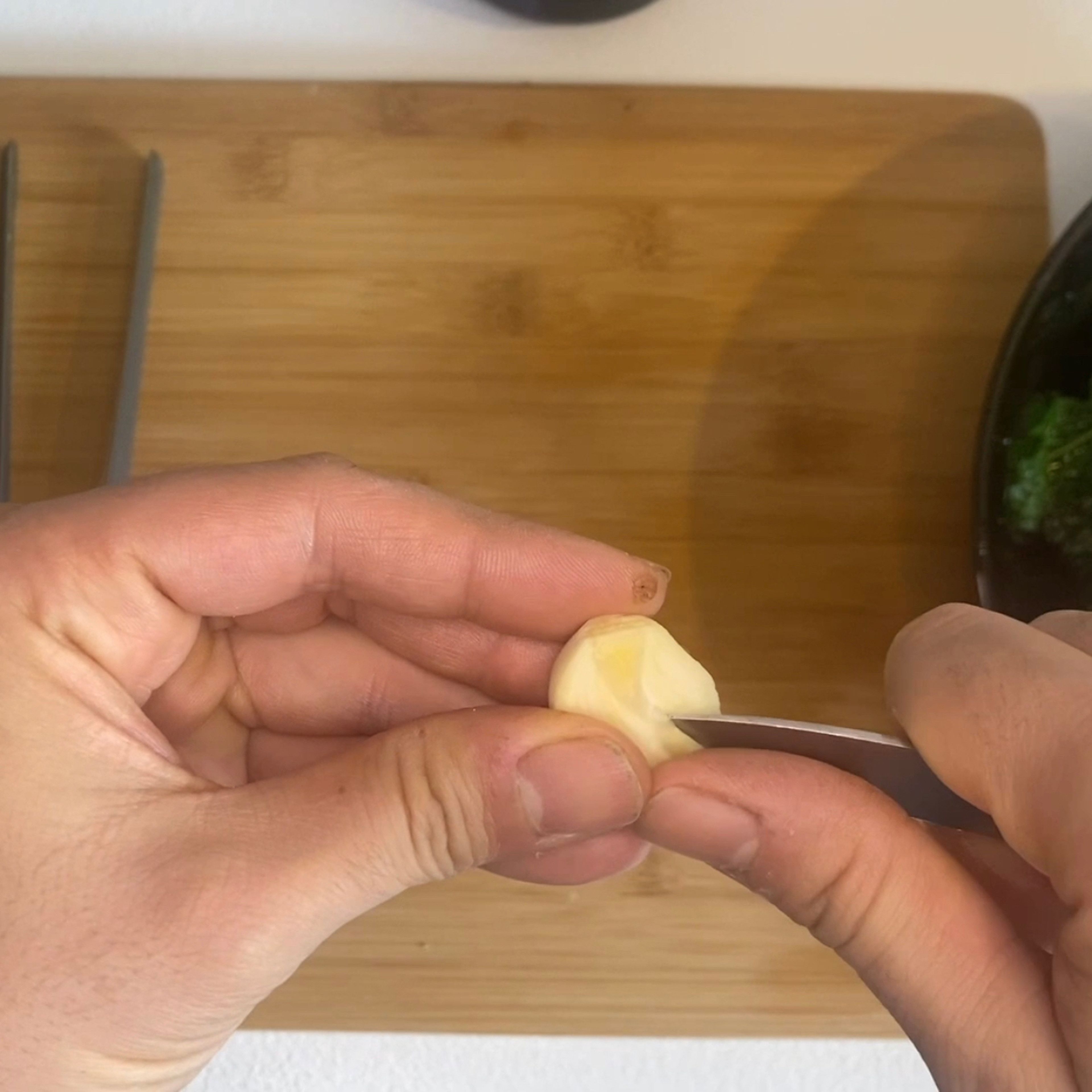 clean the garlic