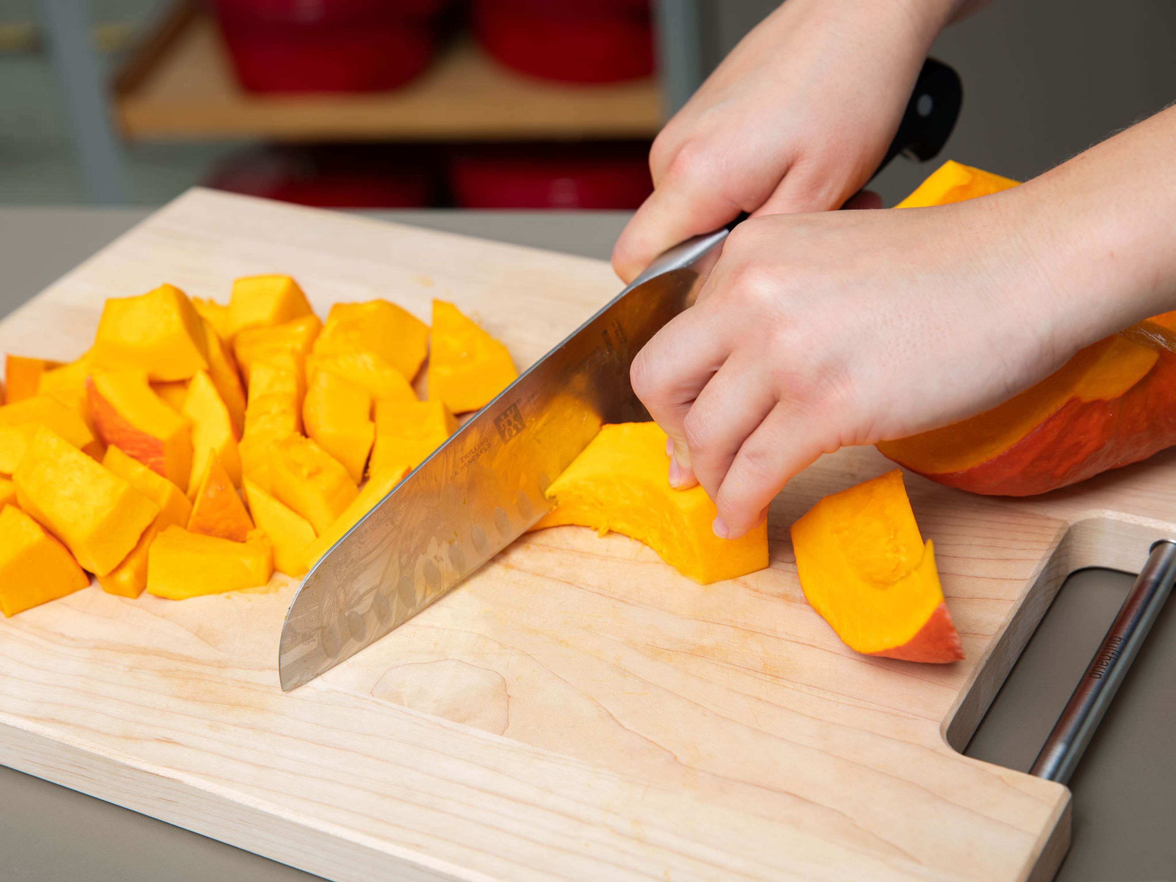 Preheat oven to 200°C/390°F. Halve, deseed, and roughly cut the Hokkaido pumpkin. Transfer to a baking sheet and bake in the oven for approx. 30 min., or until softened.
