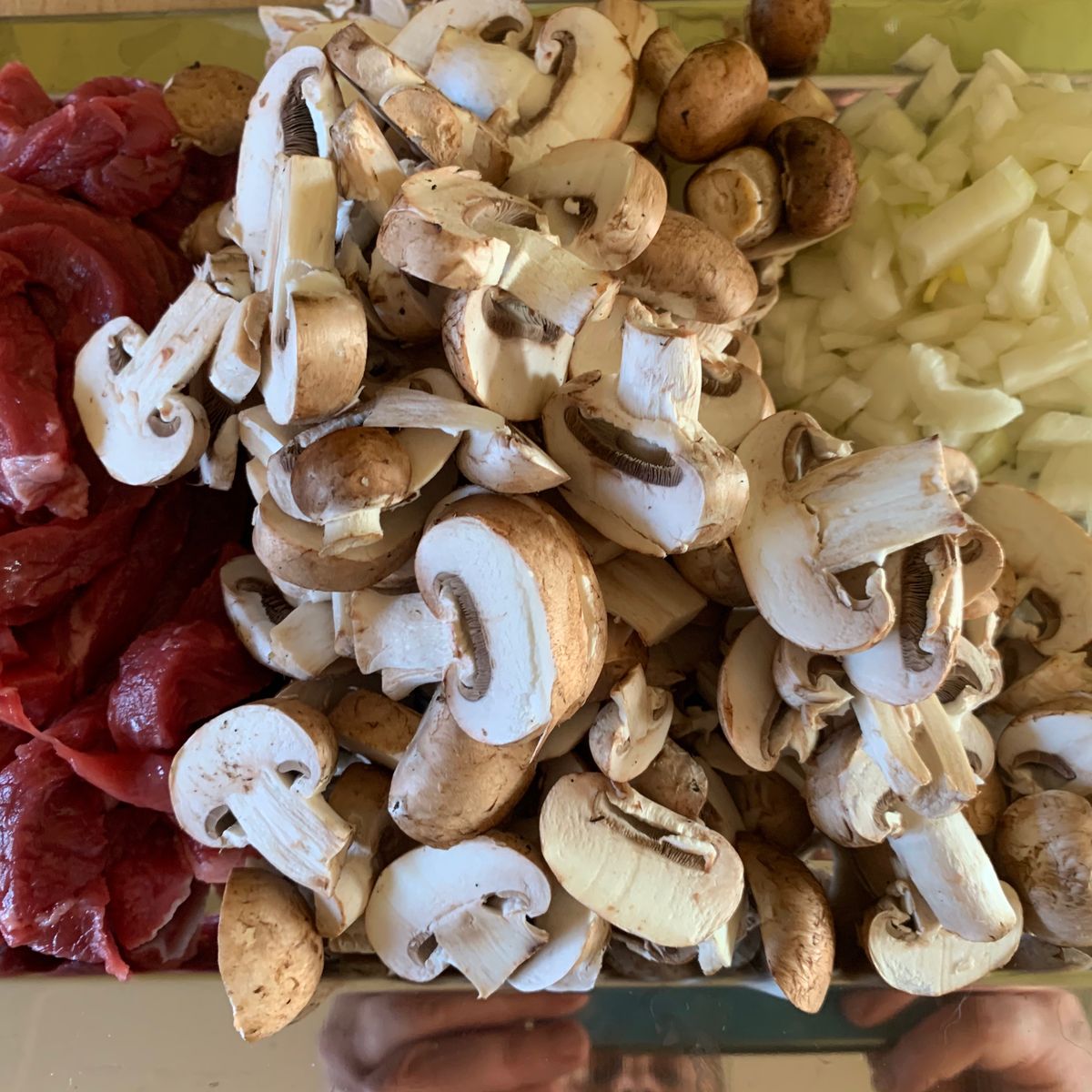 Rindergeschnetzeltes mit Weißwein und Champignons | Rezept | Kitchen ...