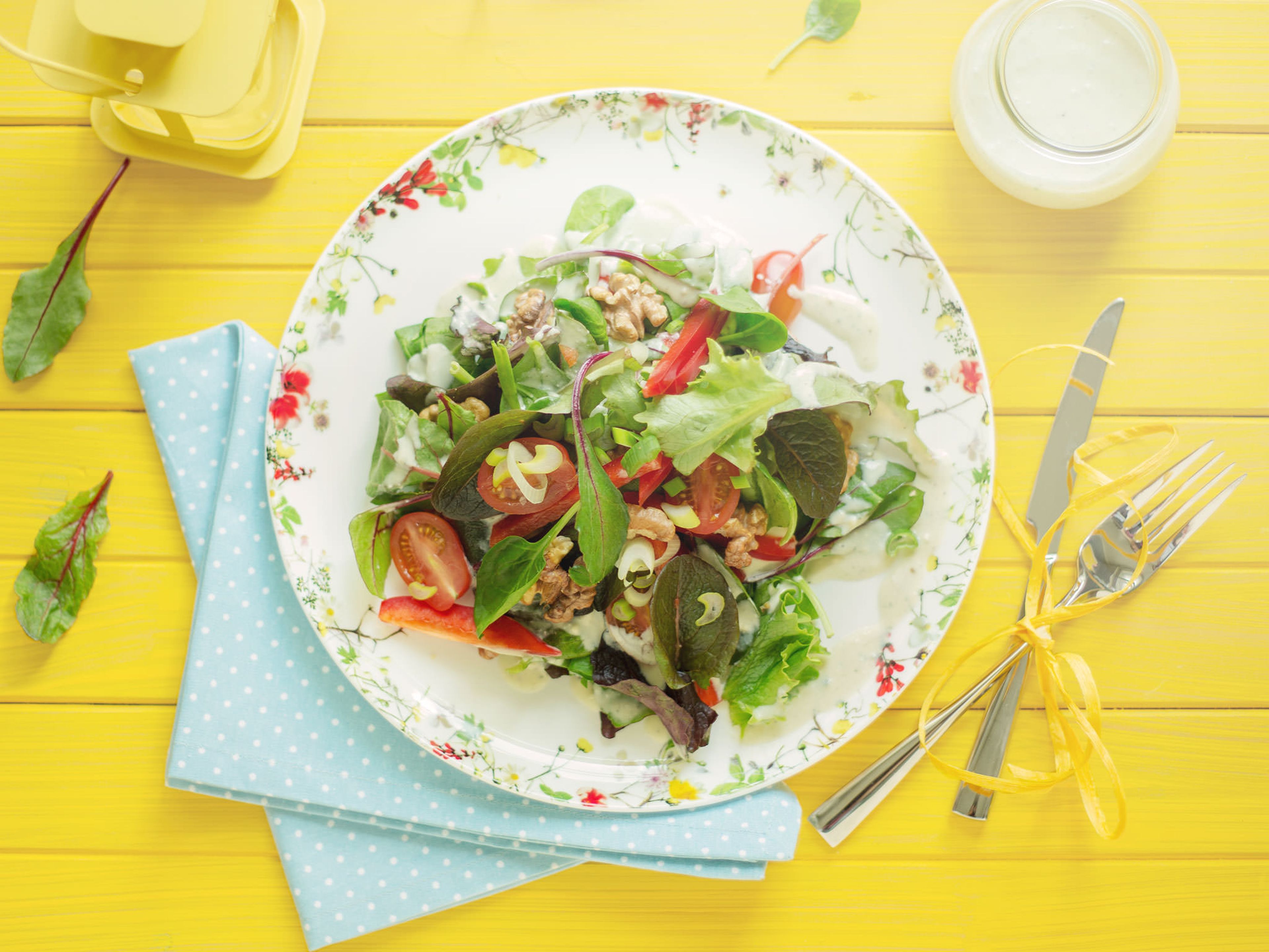 Summer salad with blue cheese dressing