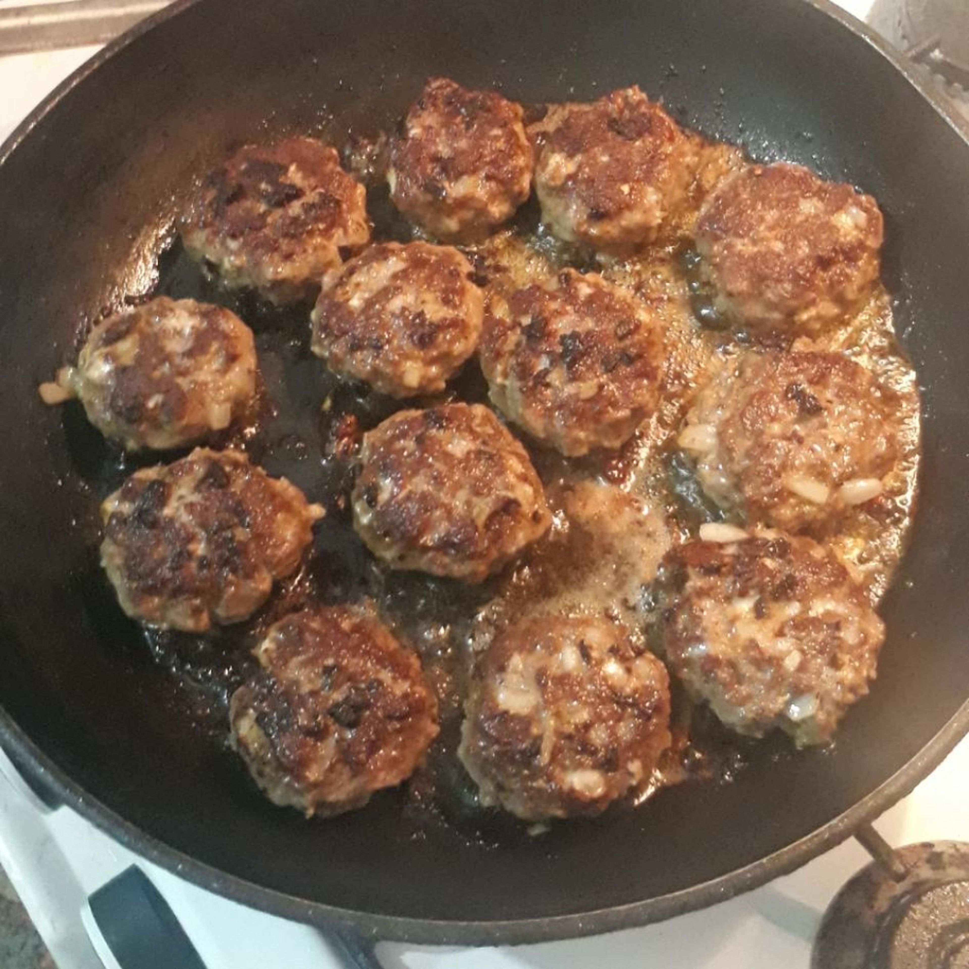 When both sides of meatballs are turn dark brown you can put away them.